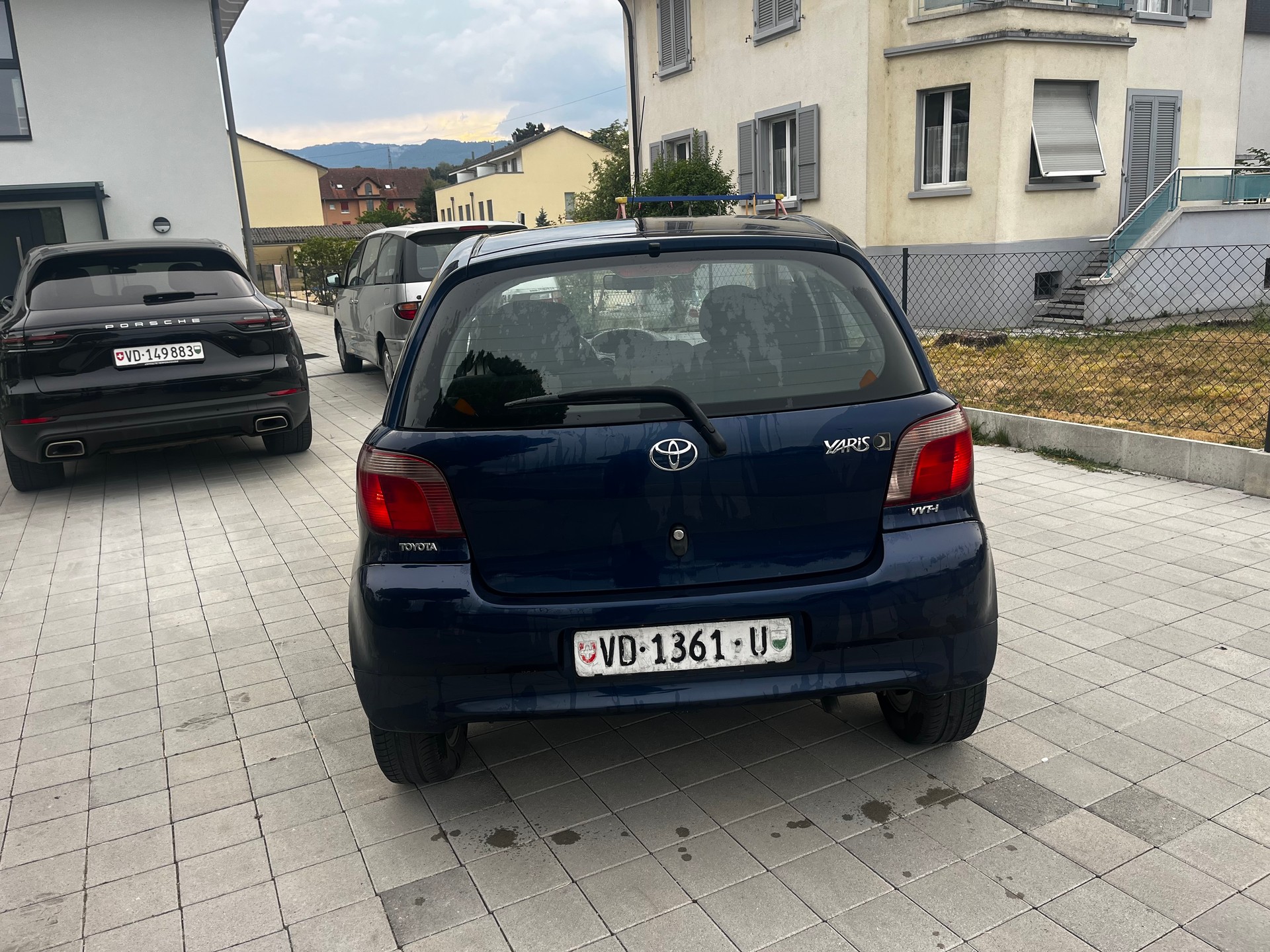 TOYOTA Yaris 1.3 Linea Sol-image-3