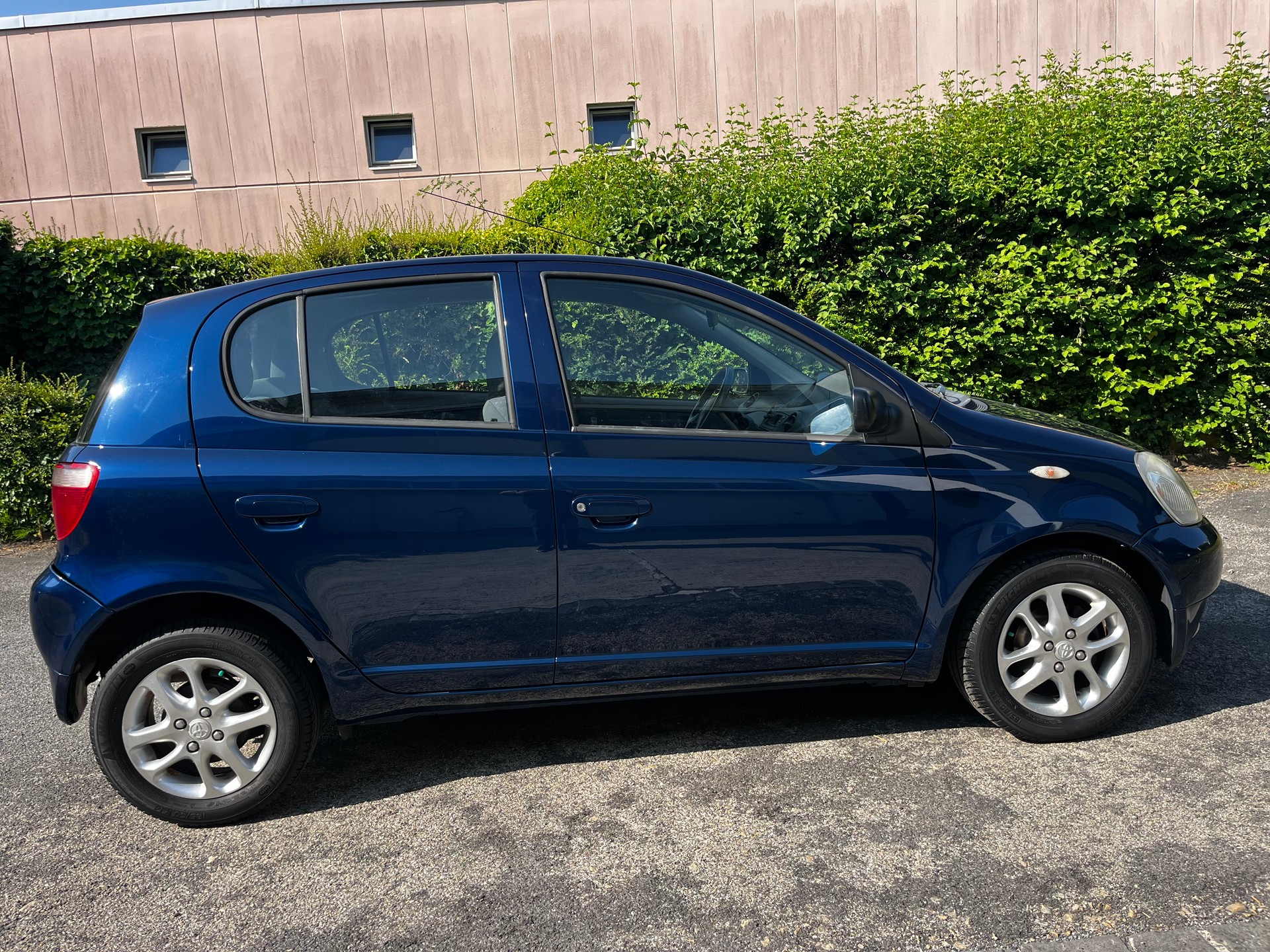 TOYOTA Yaris 1.3 Linea Sol-image-6