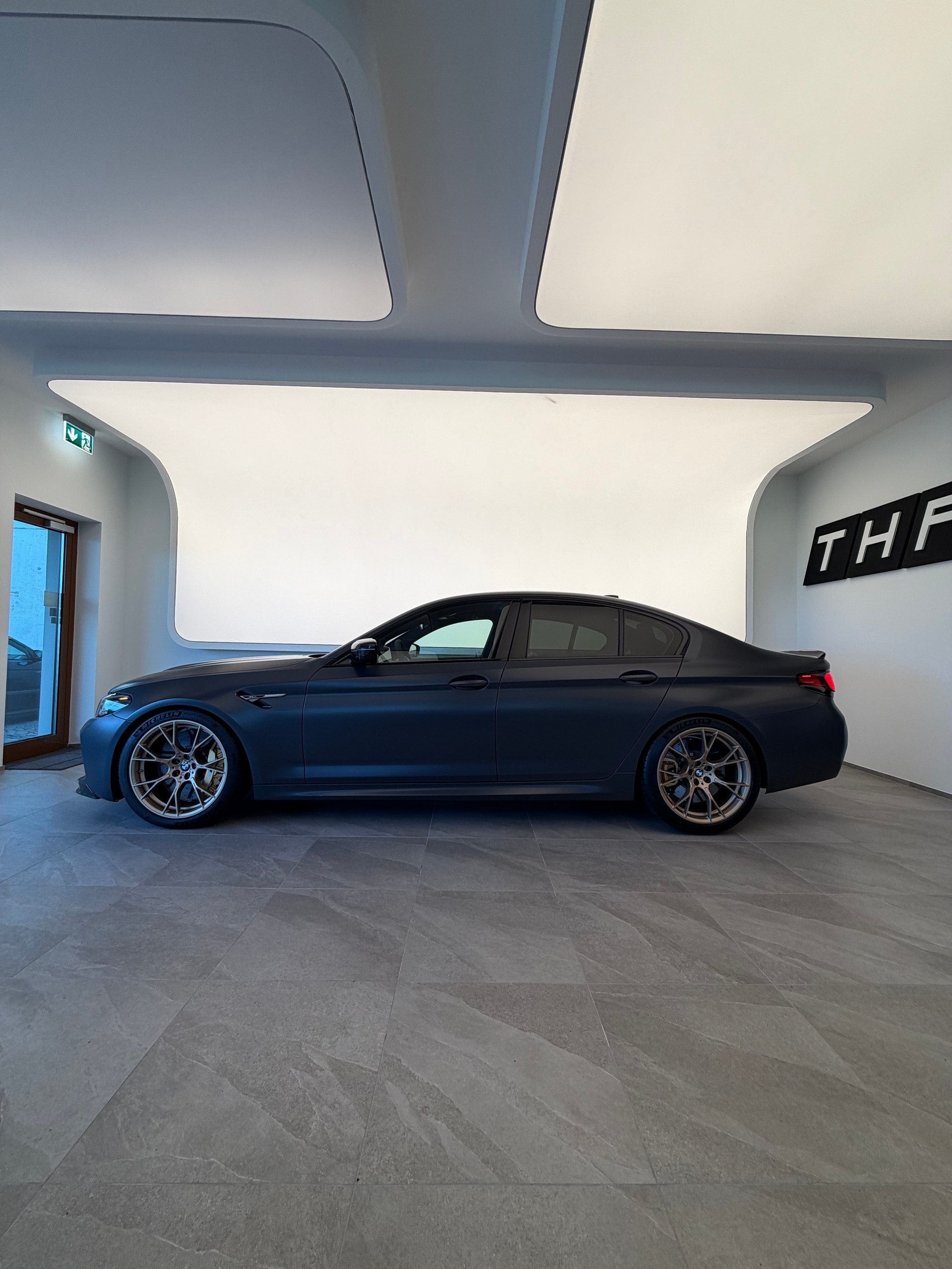 BMW M5 xDrive CS Drivelogic OHNE OPF-showroom-element-2