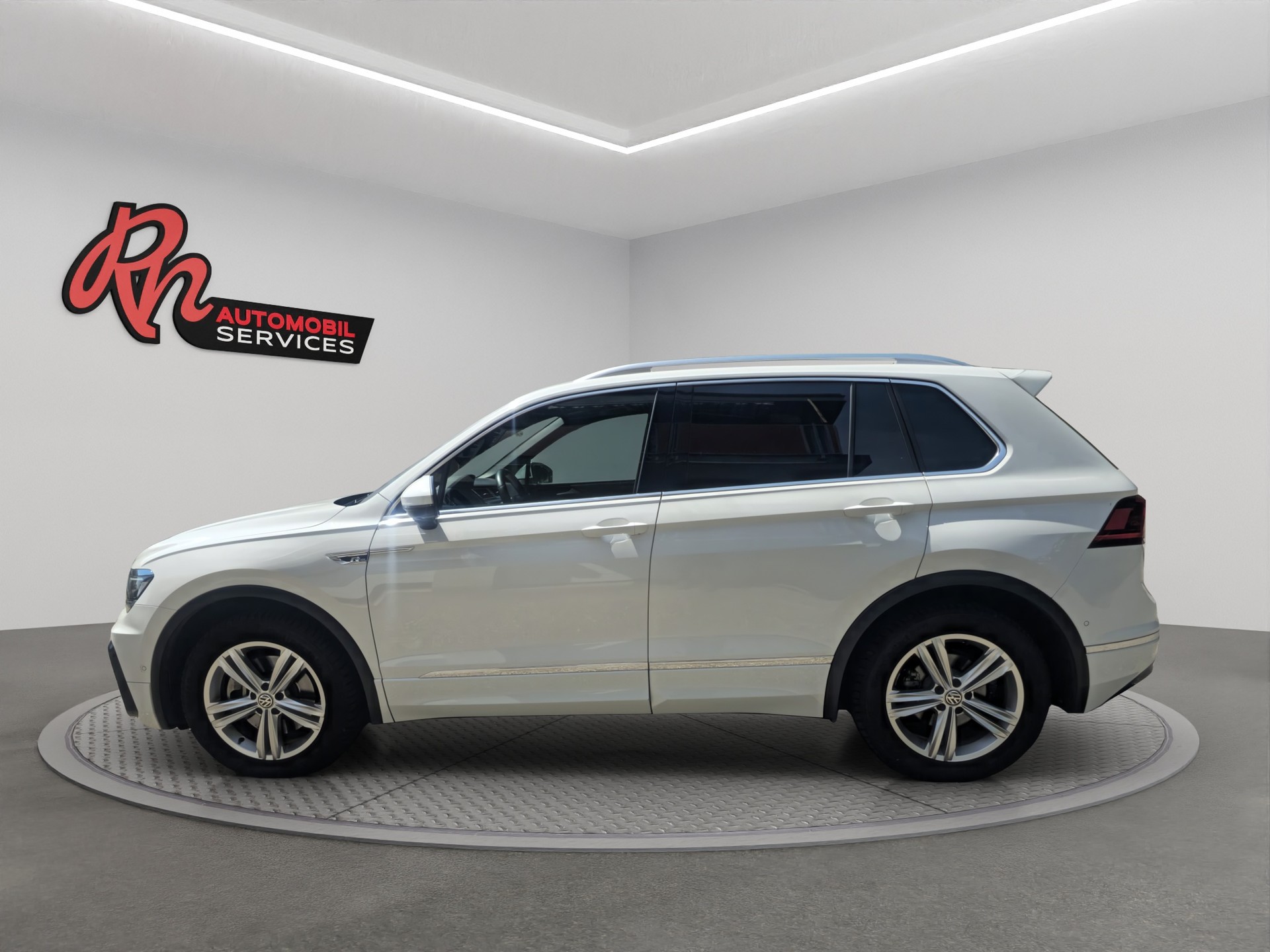 VW Tiguan 2.0 TDI SCR Highline 4Motion DSG-showroom-element-2