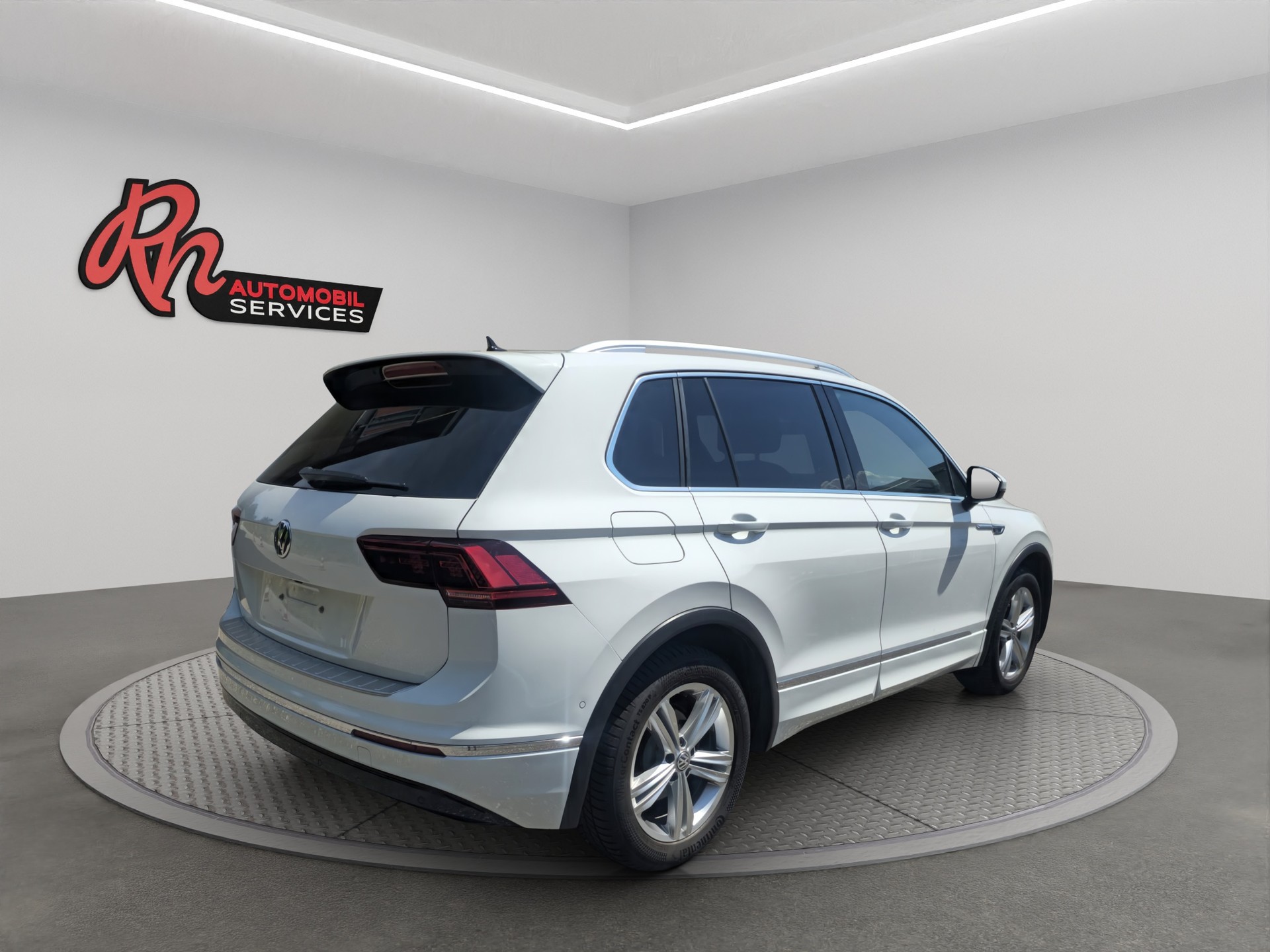 VW Tiguan 2.0 TDI SCR Highline 4Motion DSG-image-5