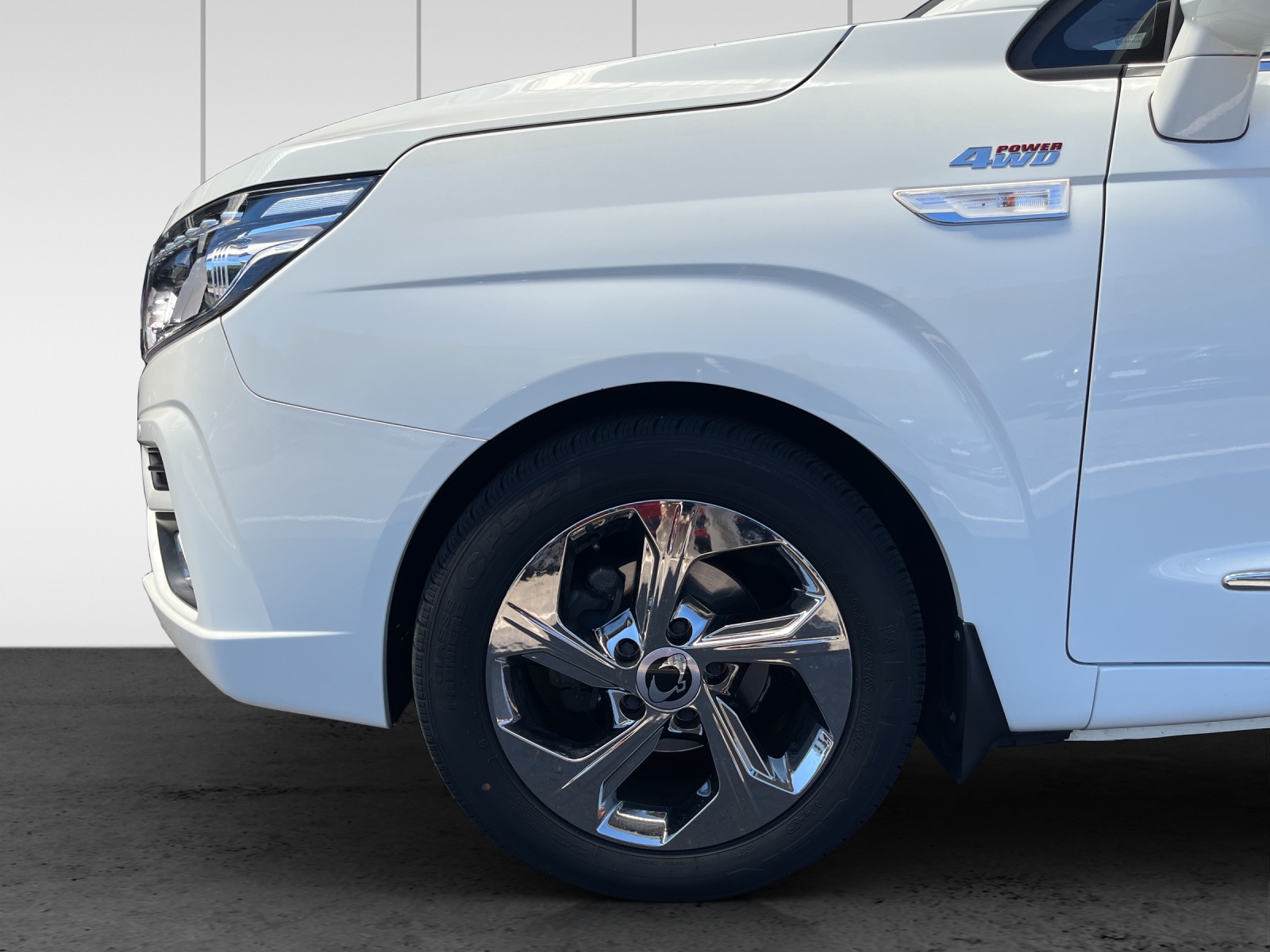KGM-SsangYong Rodius SV220 e-XDi Sapphire 4WD Automatic-image-13
