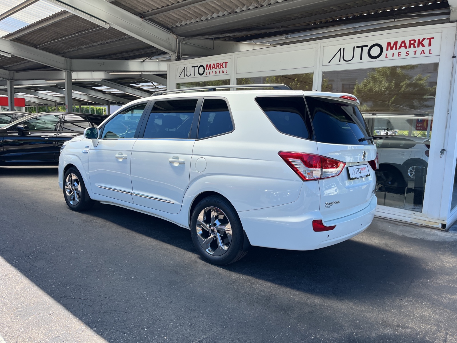 KGM-SsangYong Rodius SV220 e-XDi Sapphire 4WD Automatic-showroom-element-2