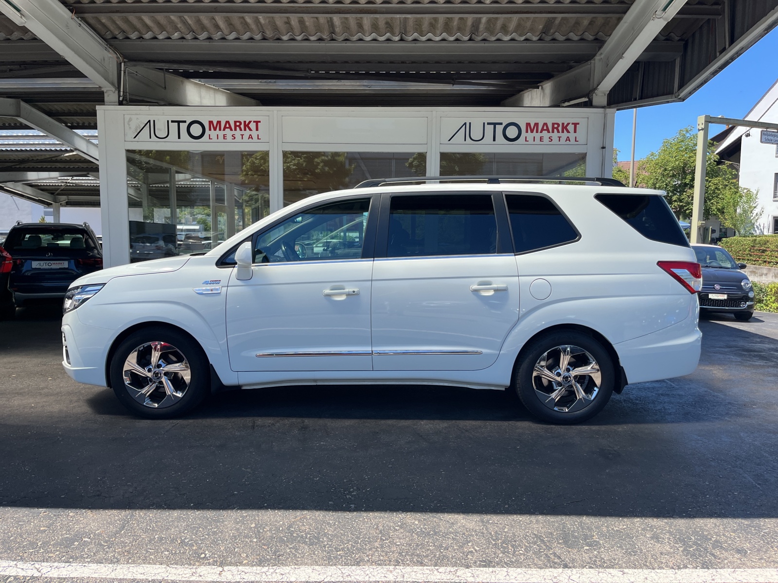 KGM-SsangYong Rodius SV220 e-XDi Sapphire 4WD Automatic-showroom-element-1