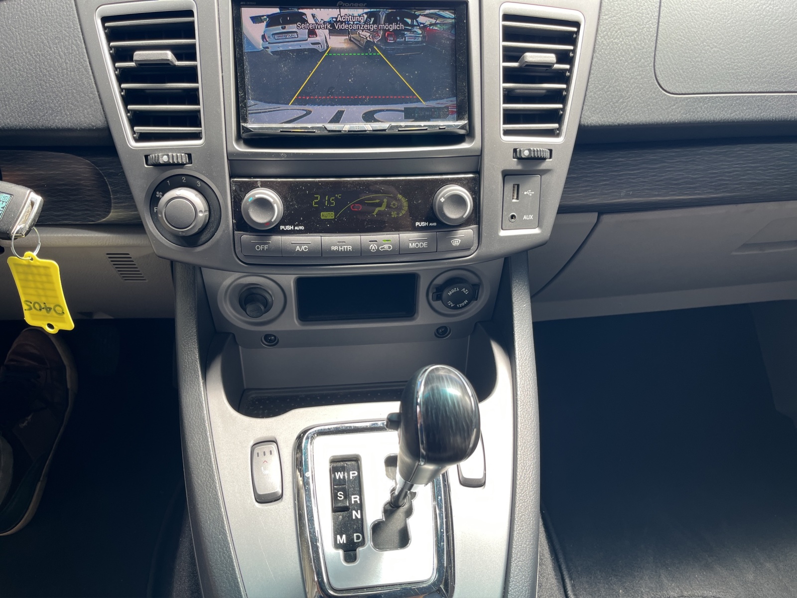 KGM-SsangYong Rodius SV220 e-XDi Sapphire 4WD Automatic-image-10