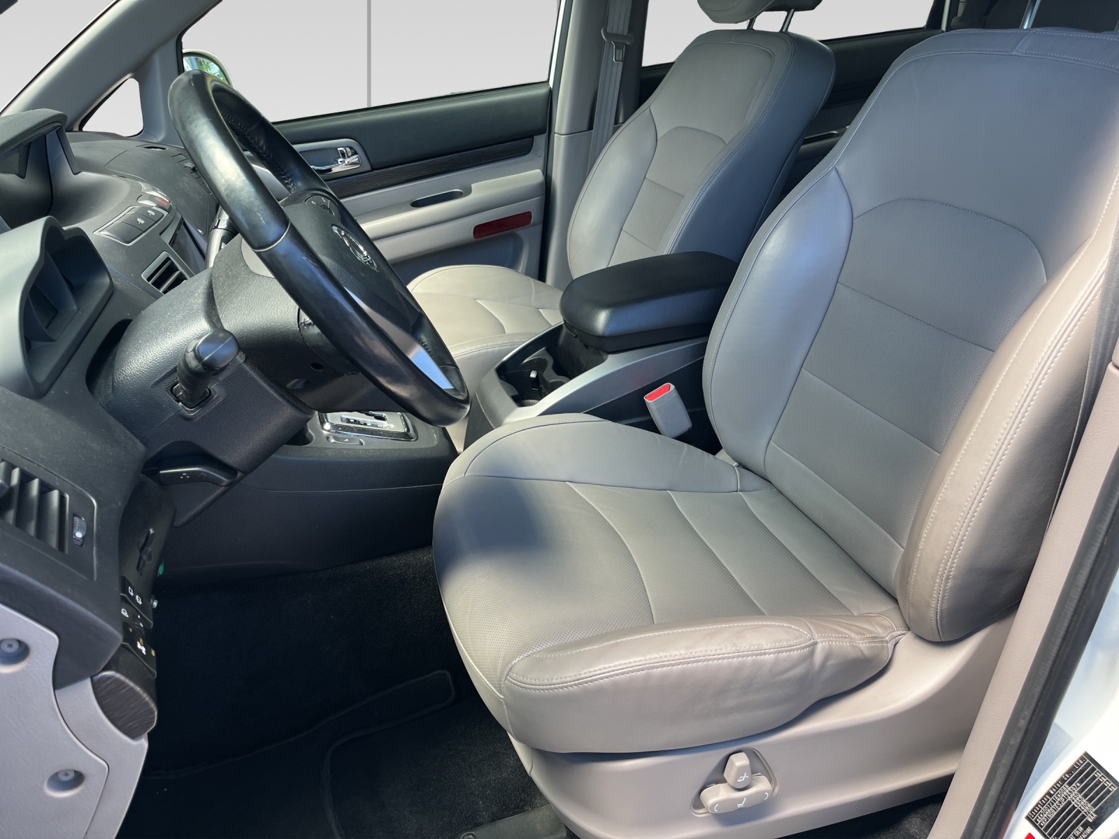 KGM-SsangYong Rodius SV220 e-XDi Sapphire 4WD Automatic-image-6