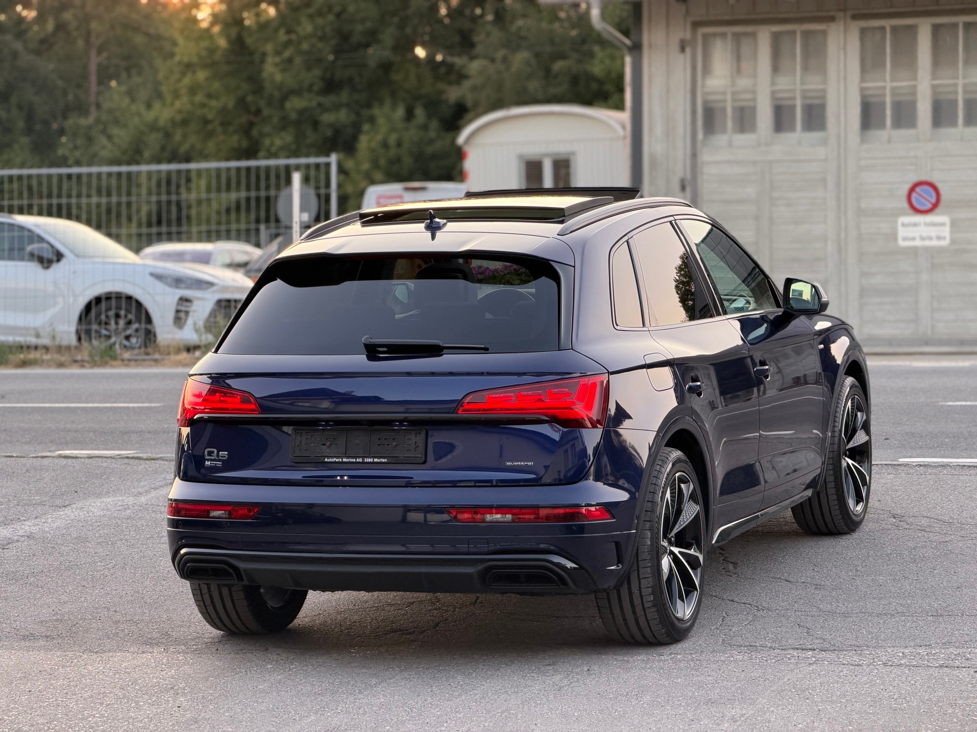 AUDI Q5 45 TFSI Black Edition quattro S-tronic-image-4