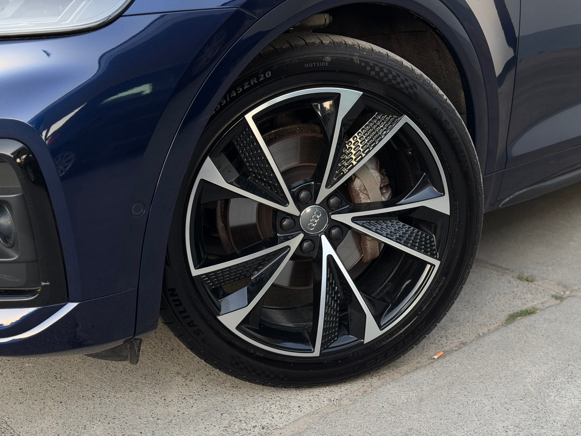 AUDI Q5 45 TFSI Black Edition quattro S-tronic-image-7