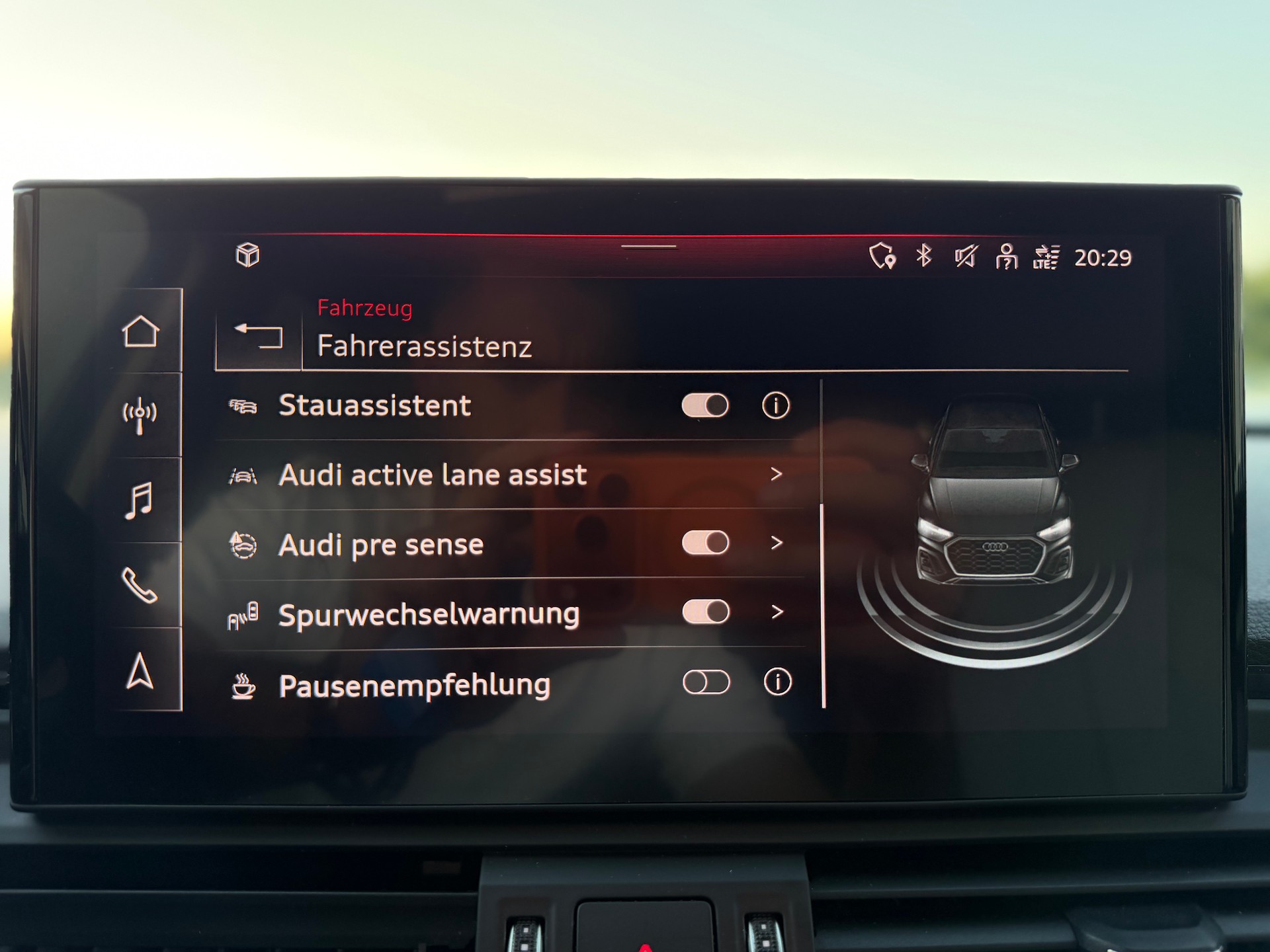 AUDI Q5 45 TFSI Black Edition quattro S-tronic-image-22