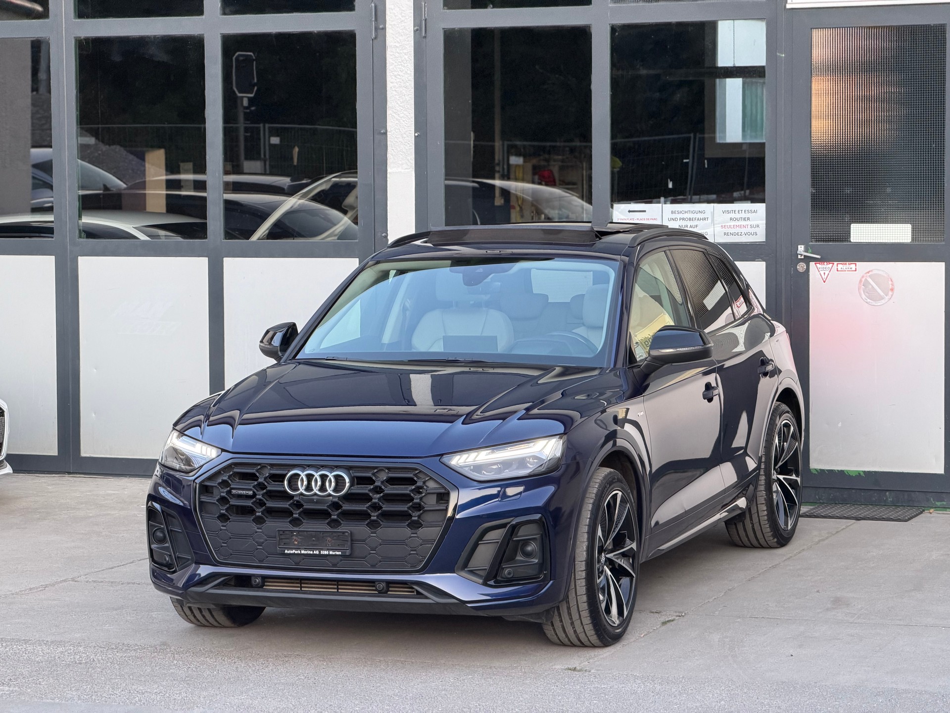 AUDI Q5 45 TFSI Black Edition quattro S-tronic-showroom-element-1