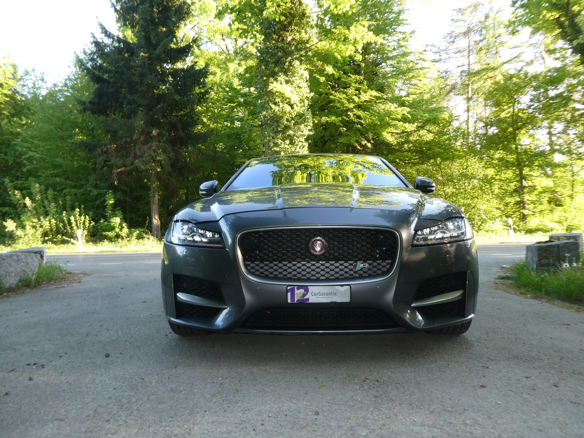 JAGUAR XF 25t R-Sport AWD Automatic-image-2