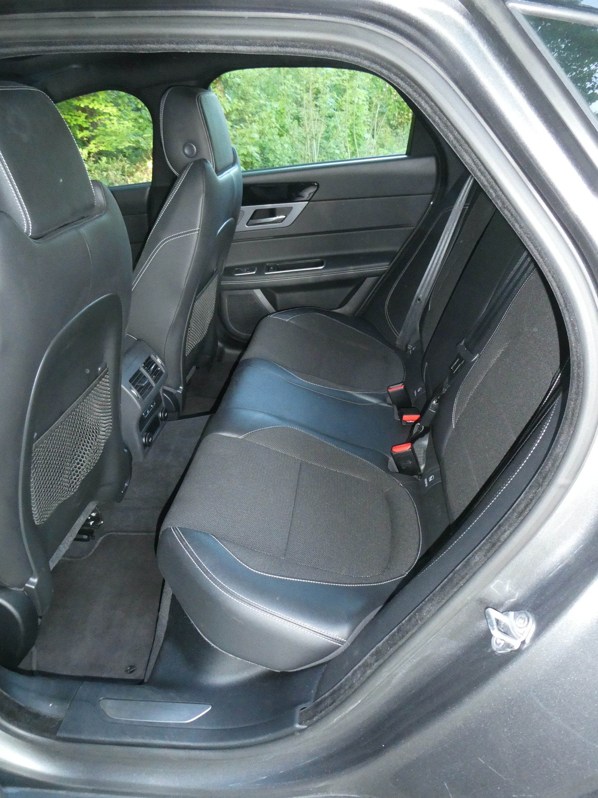 JAGUAR XF 25t R-Sport AWD Automatic-image-9