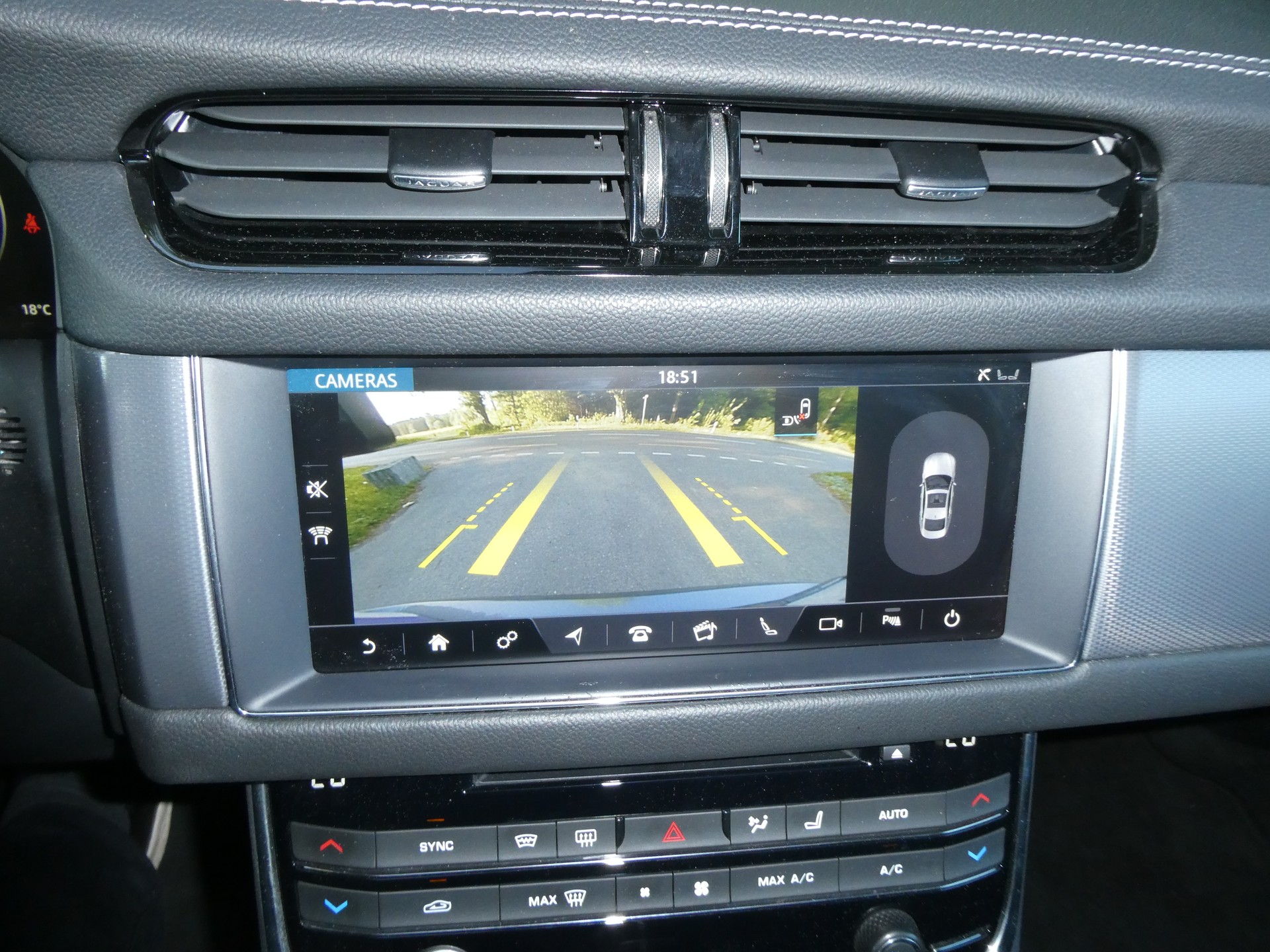 JAGUAR XF 25t R-Sport AWD Automatic-image-12