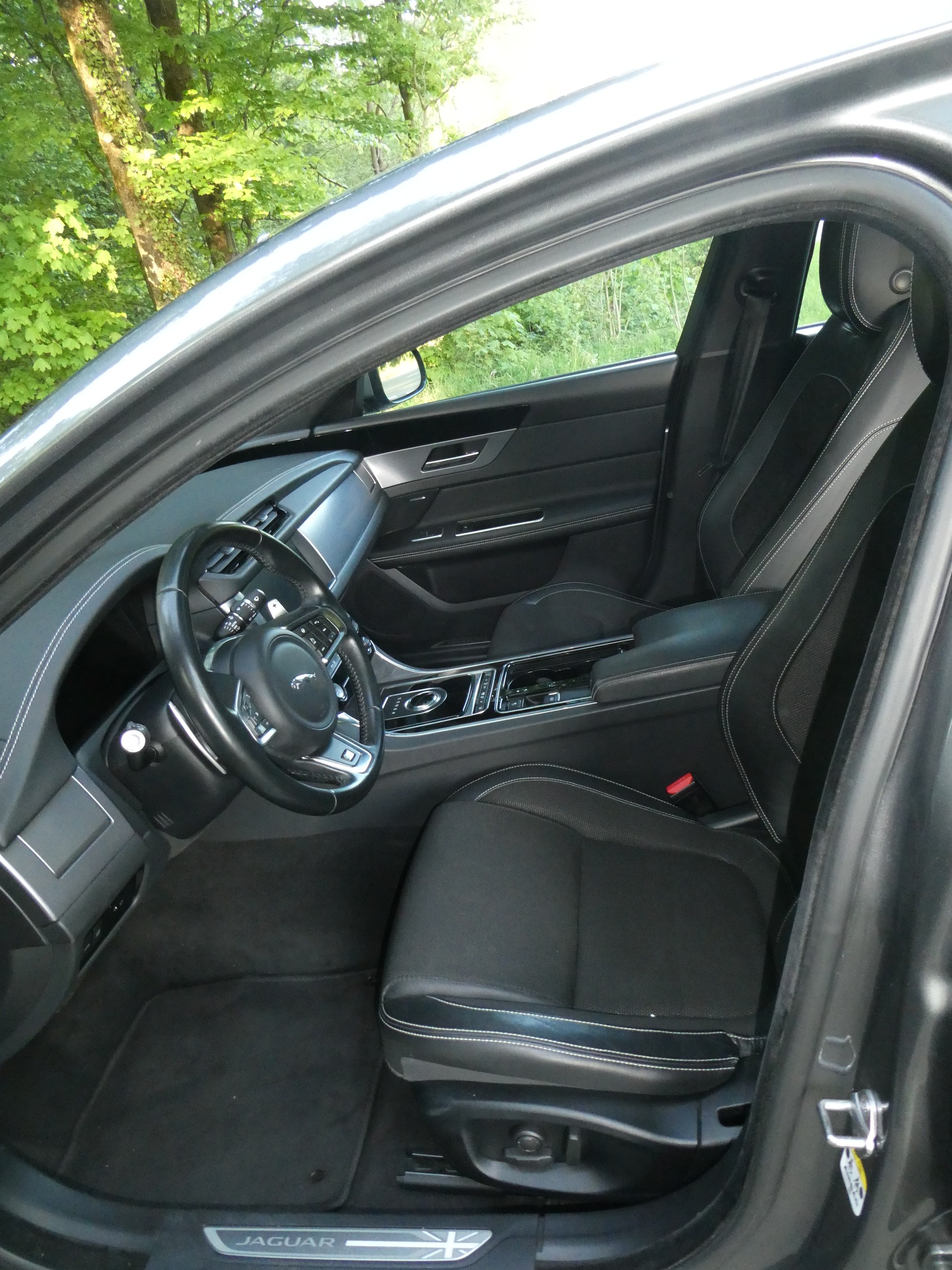 JAGUAR XF 25t R-Sport AWD Automatic-image-8