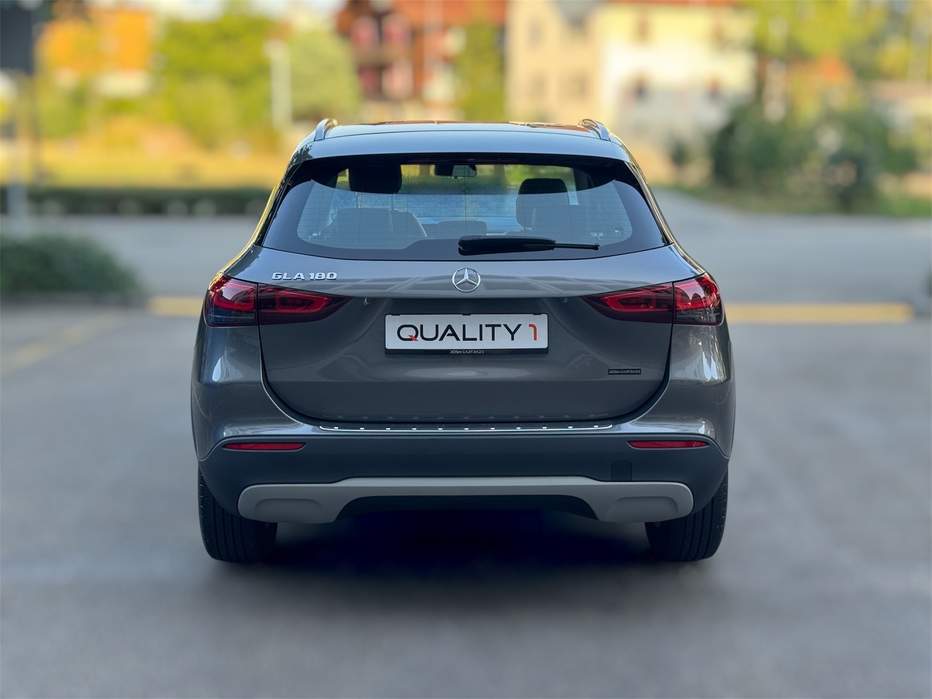 MERCEDES-BENZ GLA 180 Style 7G-DCT-image-4