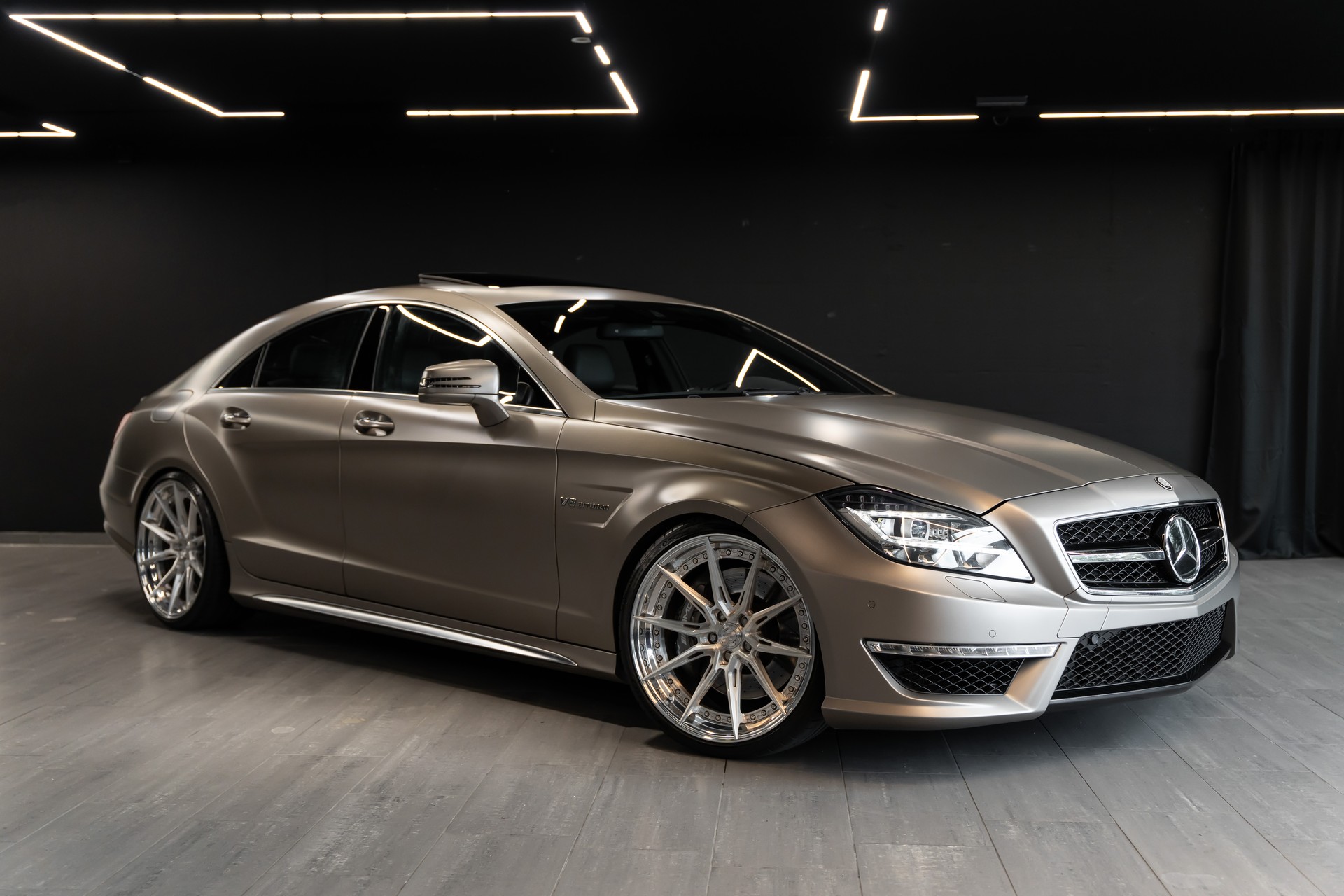 MERCEDES-BENZ CLS 63 AMG Speedshift MCT / Manganitgrau SHAPE / Grail Anlage / Sitzkühlung / Schiebedach / Dach Alcantara / Leder designo