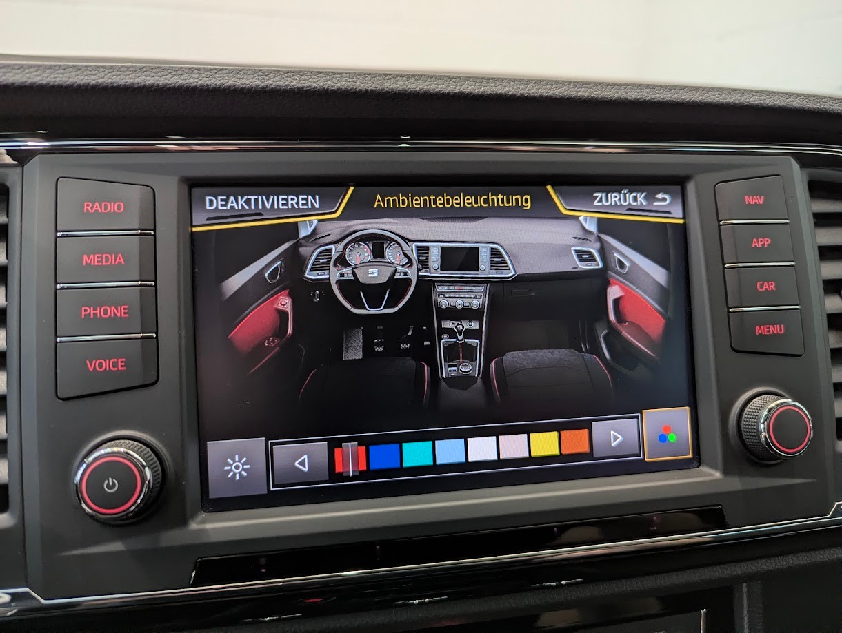 SEAT Ateca*1.HAND CH-AUTO FRISCH AB MFK+SERVICE+12MT GAR AHK 1'900KG 360CAM PANO*-image-19