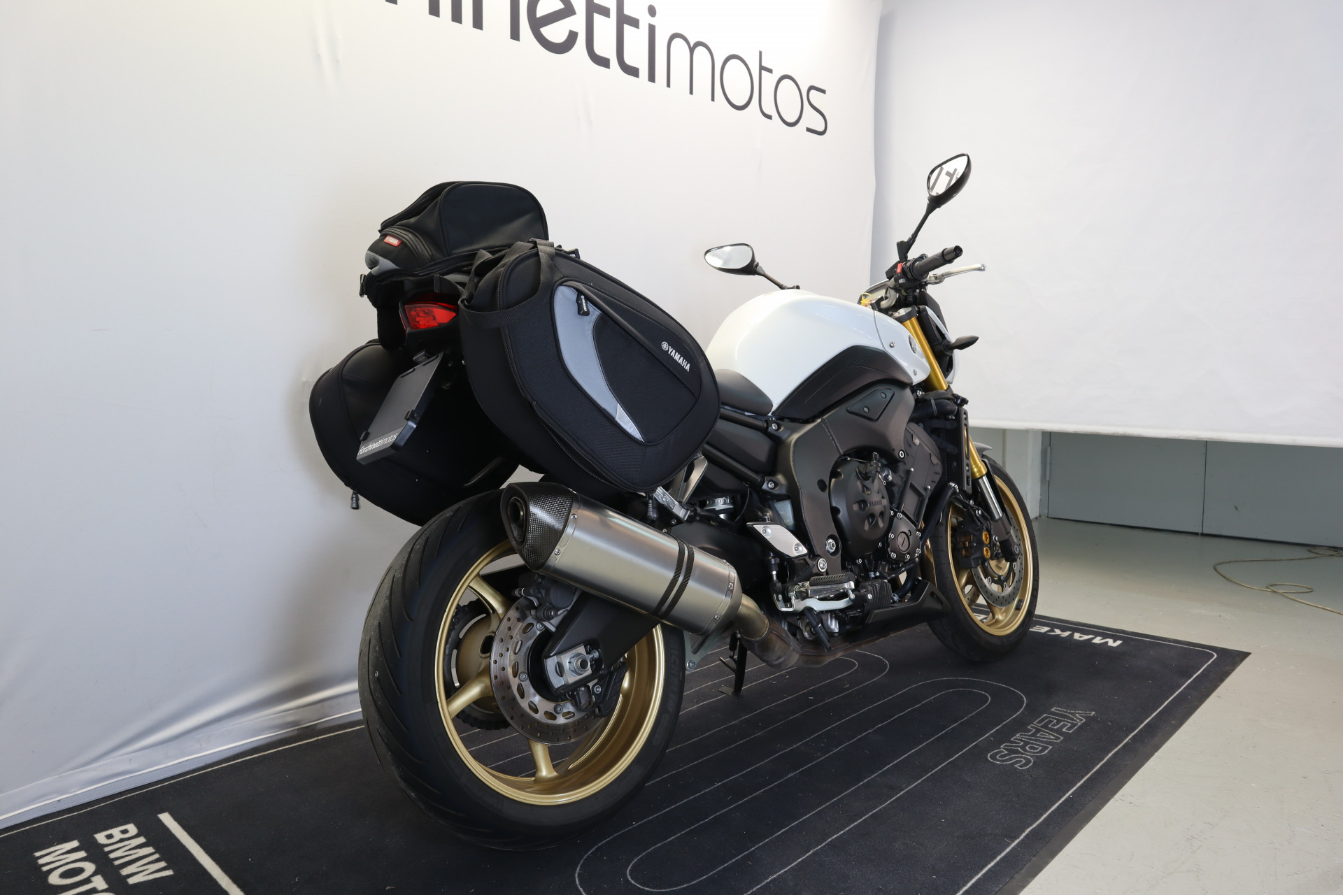 YAMAHA FZ 8 N-showroom-element-3