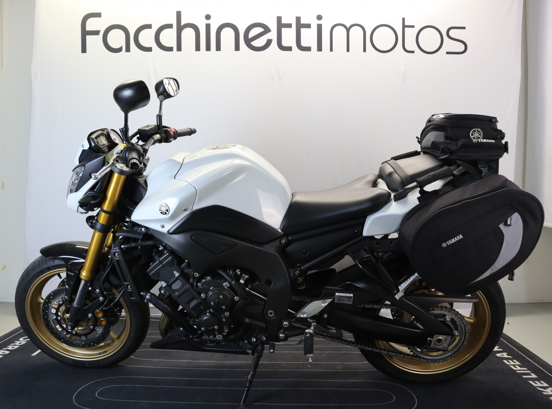 YAMAHA FZ 8 N-showroom-element-1