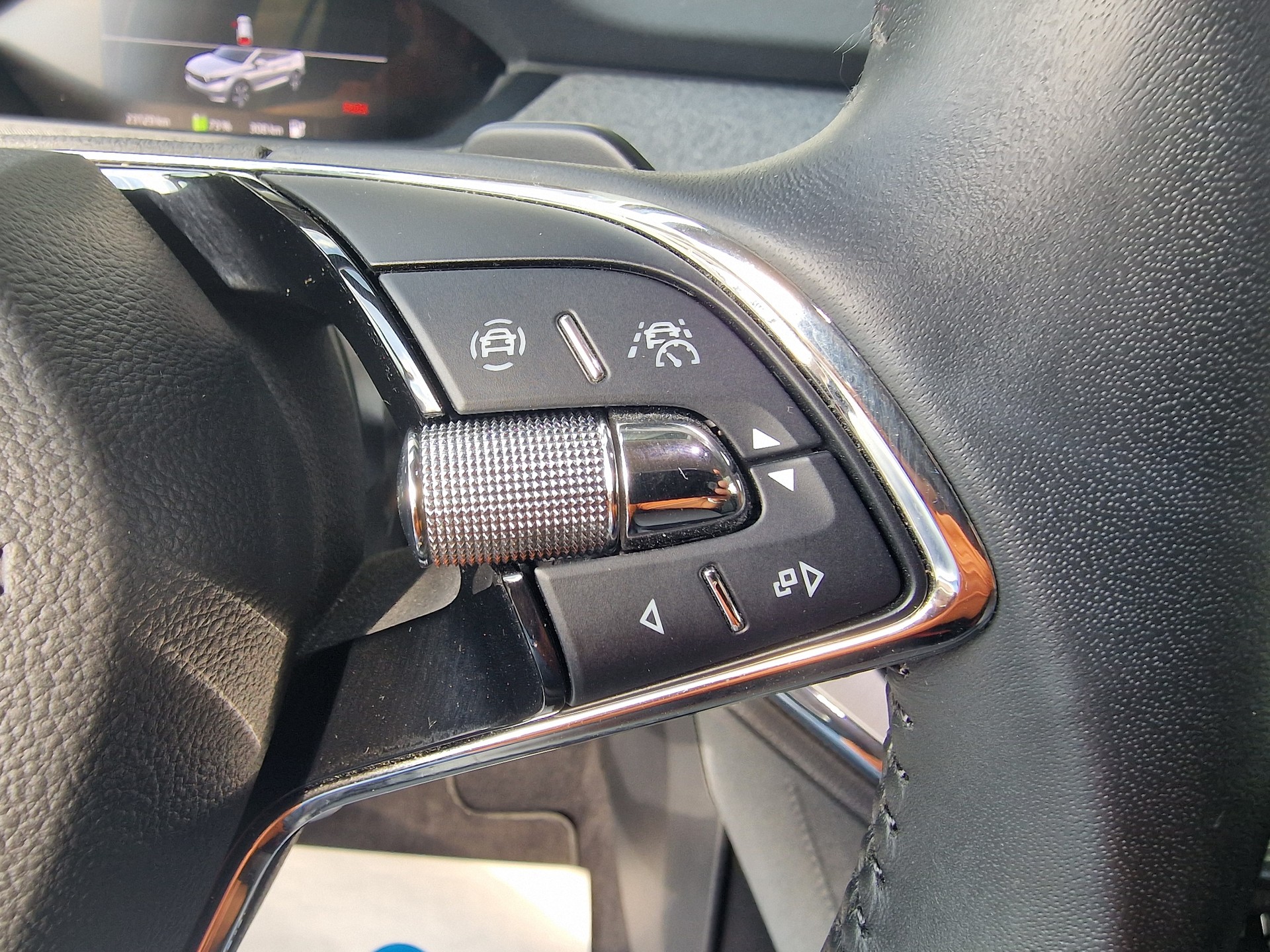 SKODA Enyaq iV 80 24Mt Gara MFK Neu-image-13