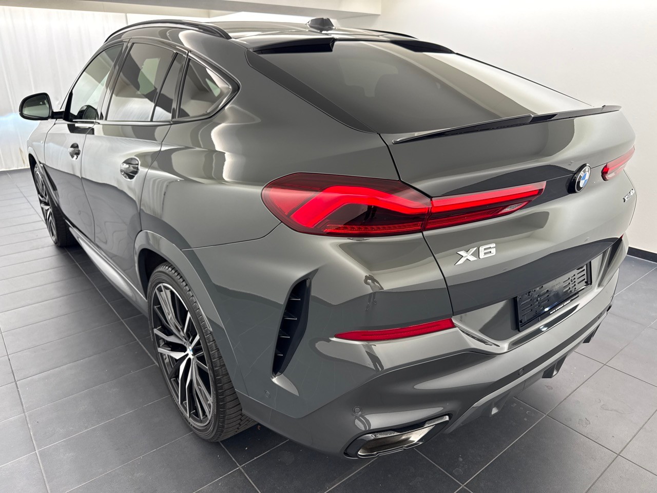 BMW X6 xDrive 48V 40d MSportPro '' inkl. AHK & Standheizung''-showroom-element-1
