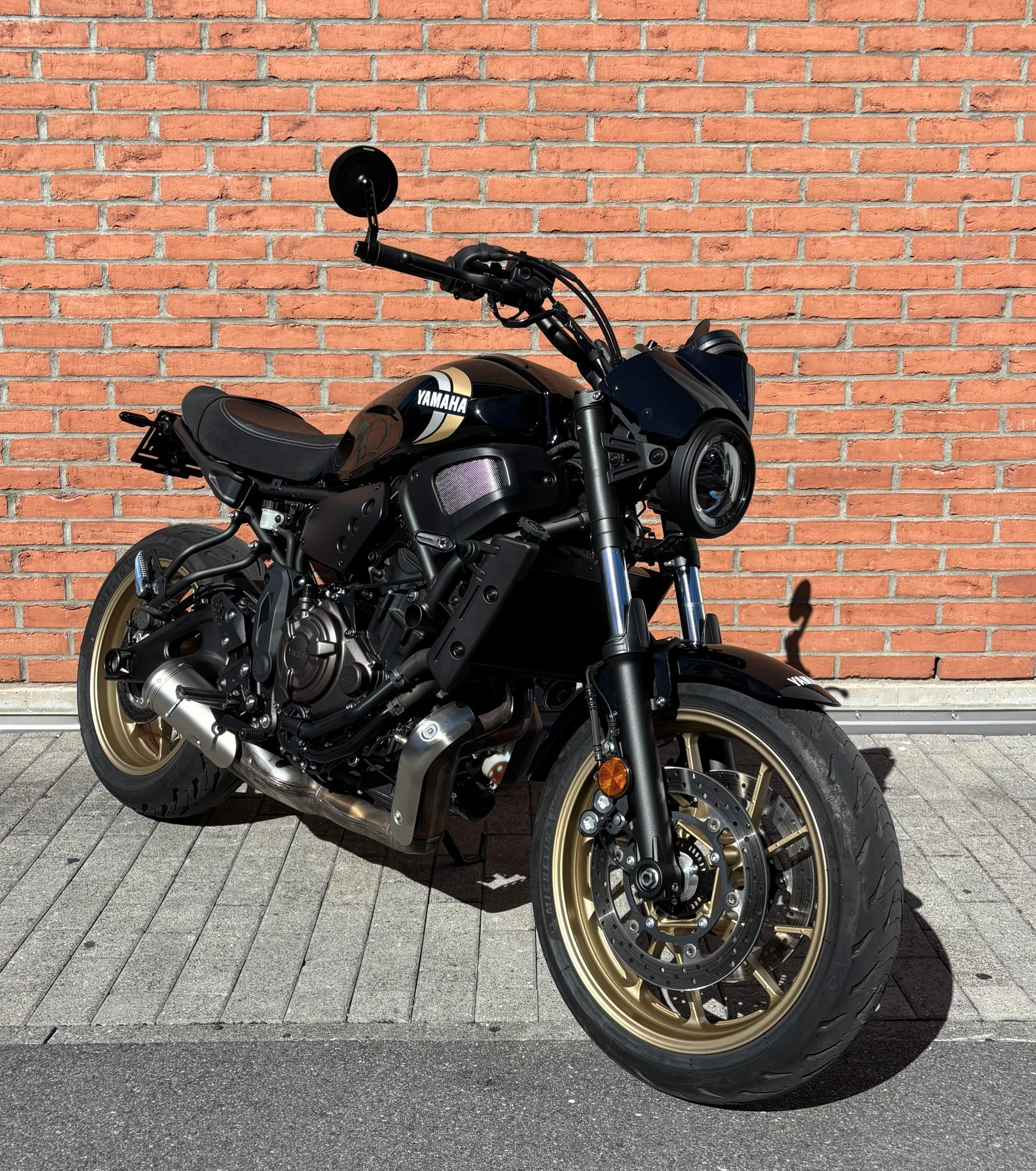 YAMAHA XSR 700-image-1