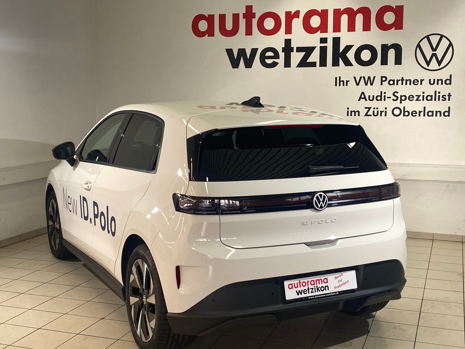 VW ID.Polo 52 kWh Life Edition One-showroom-element-3