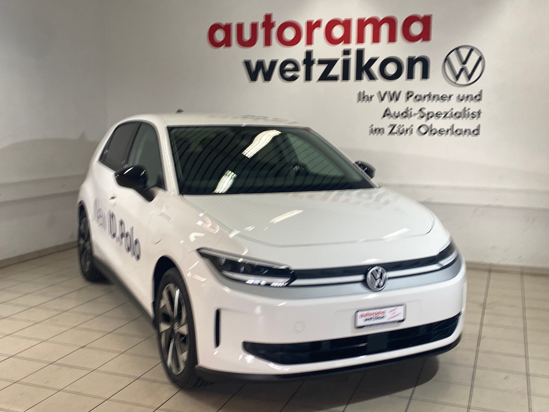 VW ID.Polo 52 kWh Life Edition One-showroom-element-1