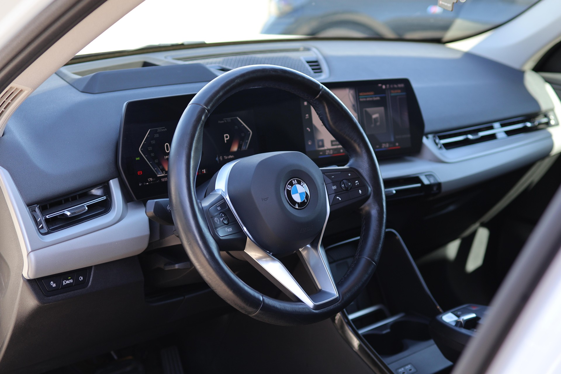 BMW X1 20d xDrive * GARANTIE INKLUSIVE * ANHÄNGERKUPPLUNG * PACK INNOVATION * 360° KAMERA *-image-12