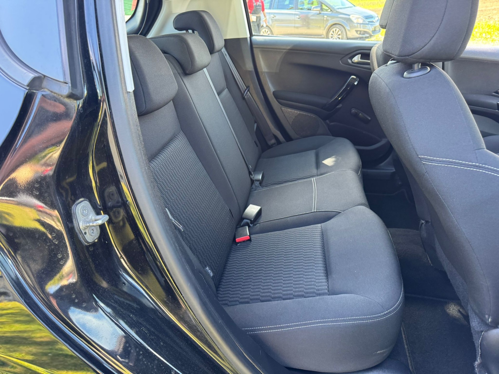 PEUGEOT 208 1.6 BlueHDi Active-image-13
