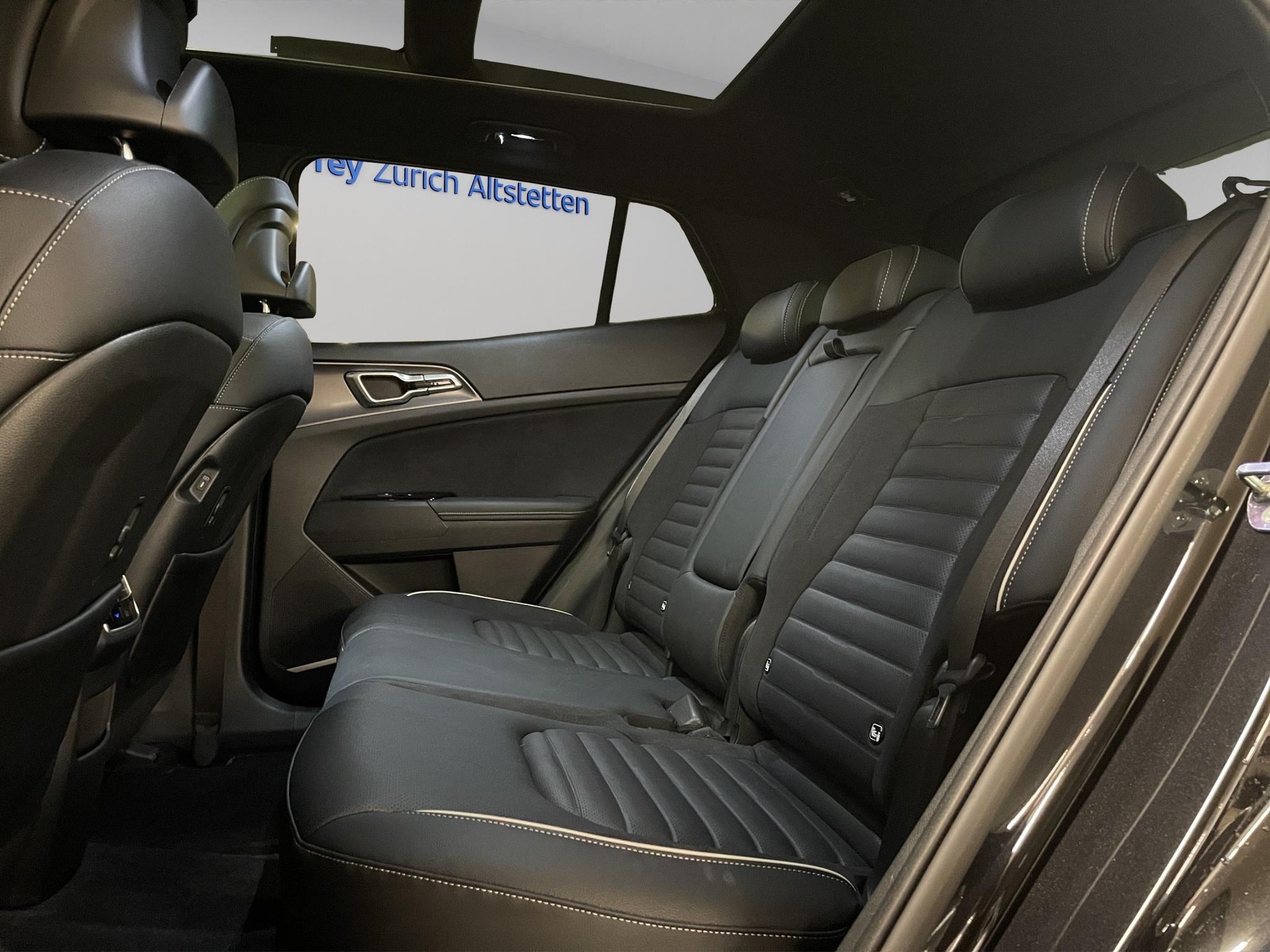 KIA Sportage 1.6 T-GDi PHEV GT-Line-image-9