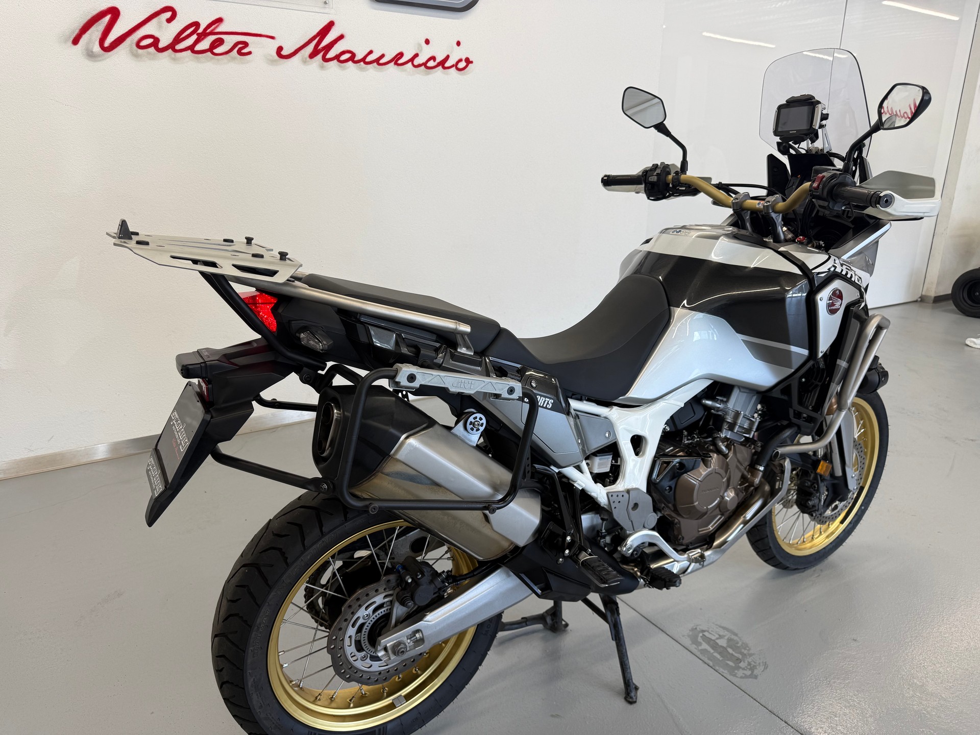 HONDA CRF 1000A Adventure Africa Twin-image-3
