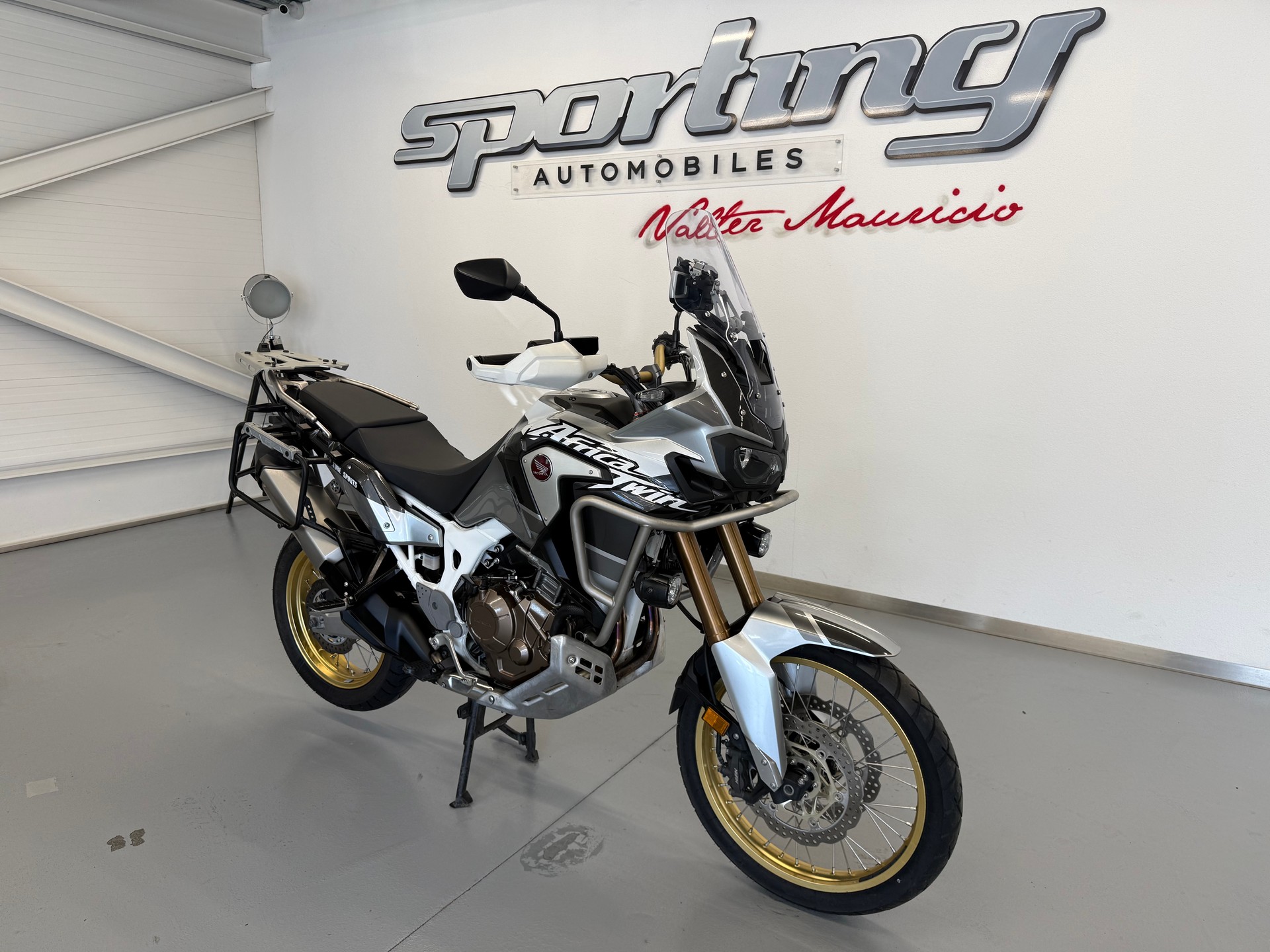 HONDA CRF 1000A Adventure Africa Twin-image-1