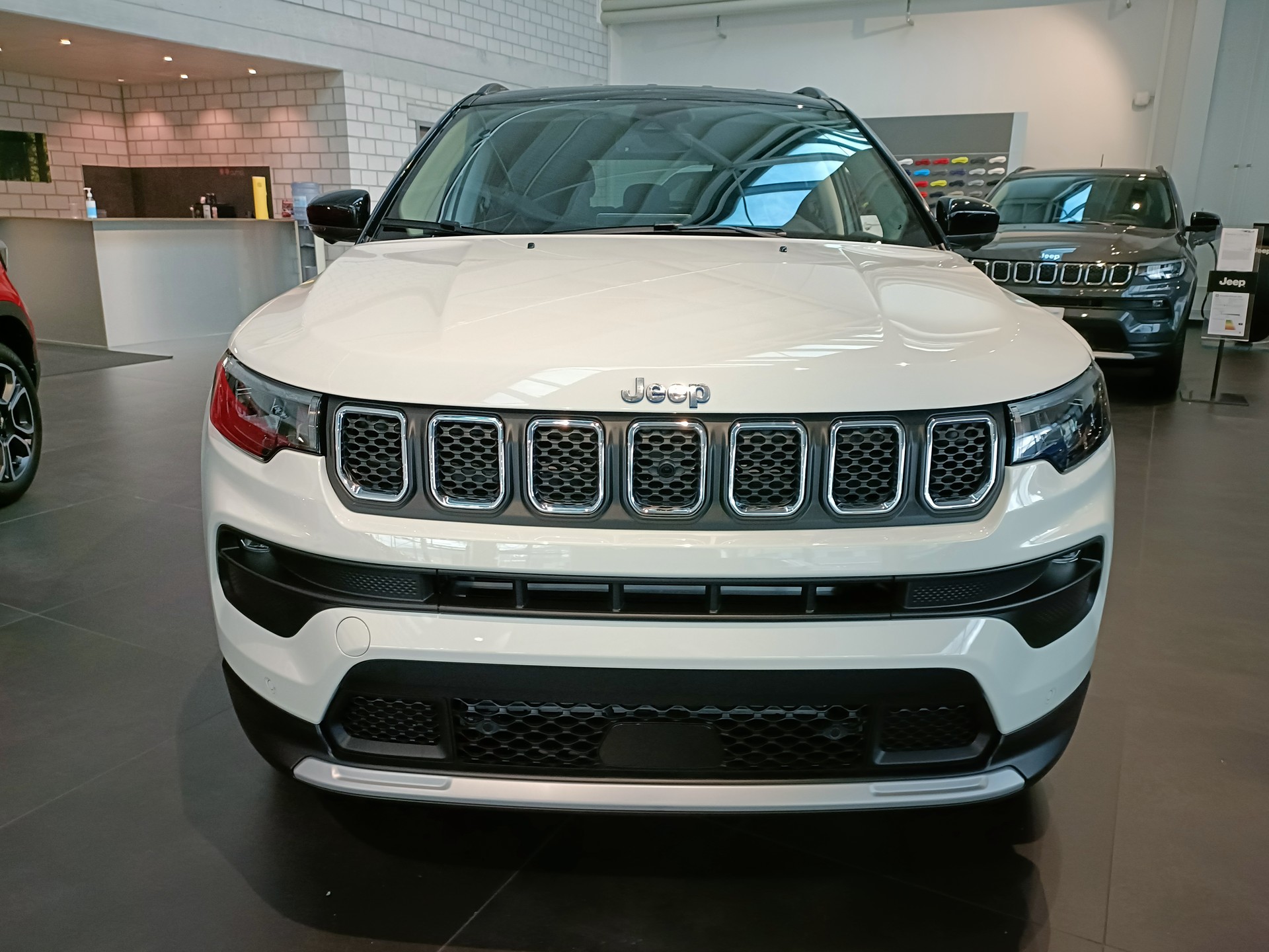 JEEP COMPASS 4xe 1.3 240cv Swiss-showroom-element-1