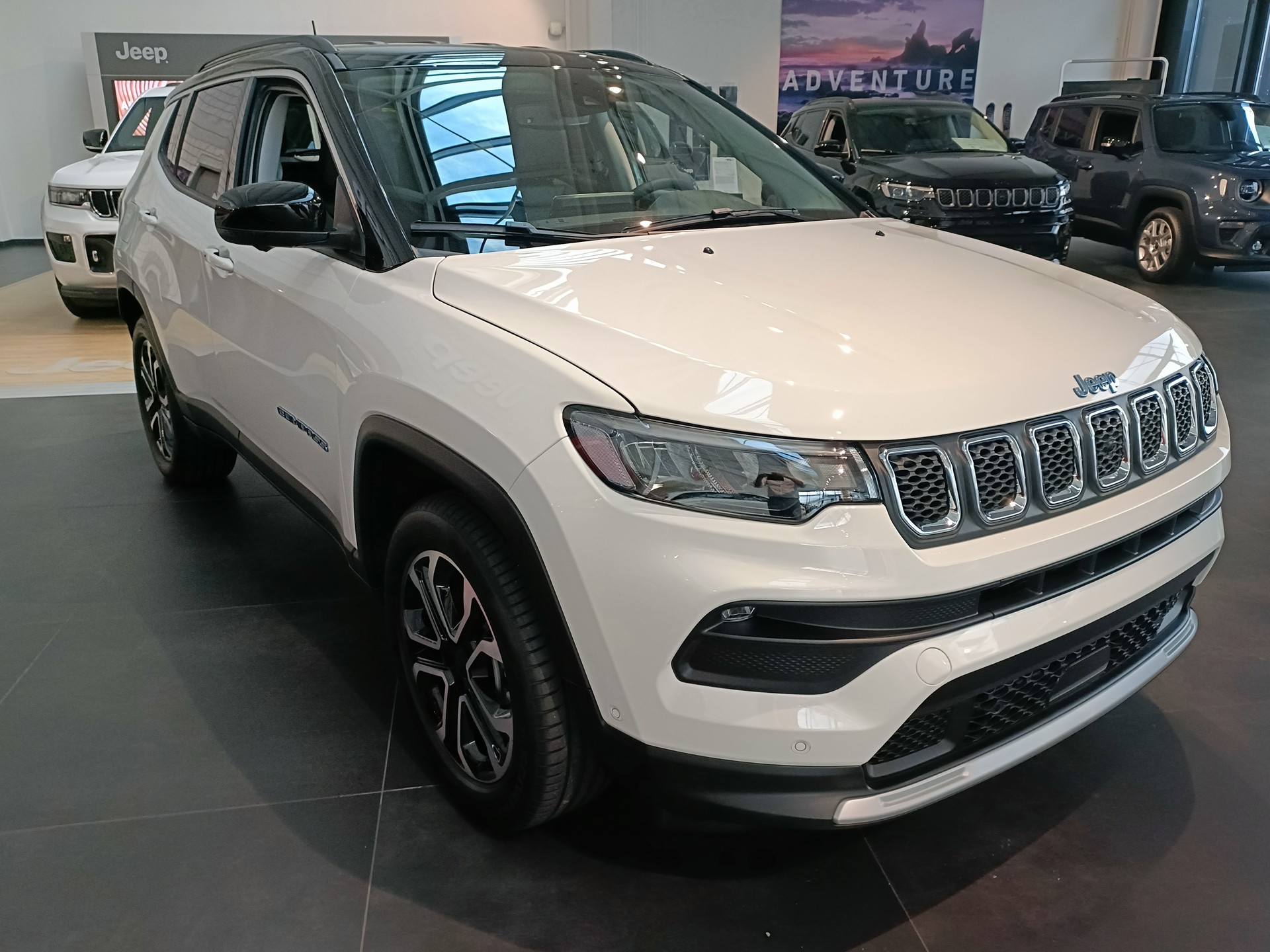 JEEP COMPASS 4xe 1.3 240cv Swiss-showroom-element-2