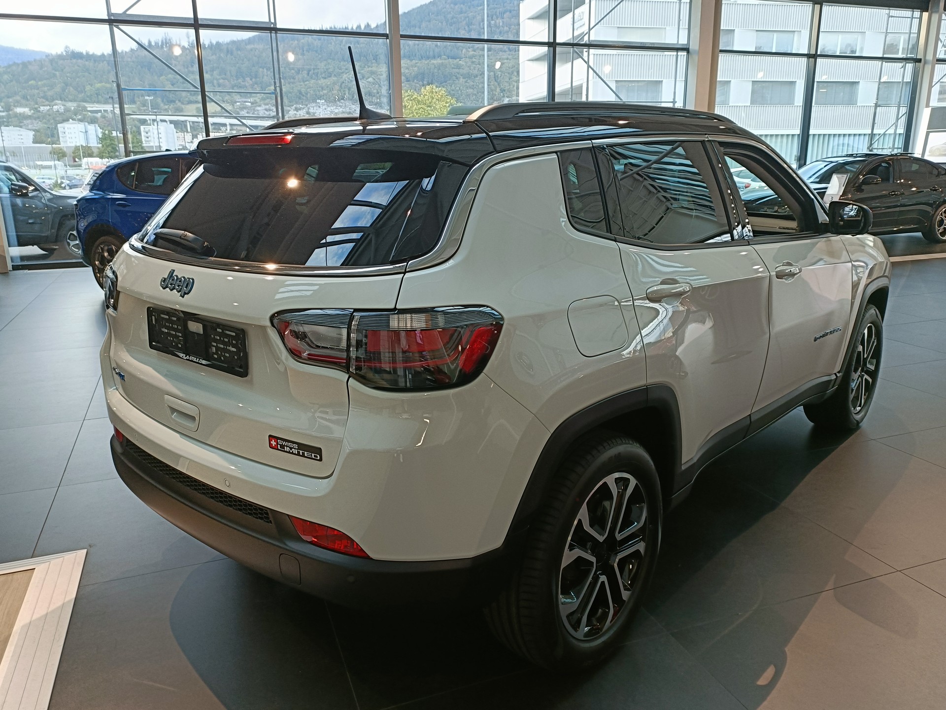 JEEP COMPASS 4xe 1.3 240cv Swiss-showroom-element-3