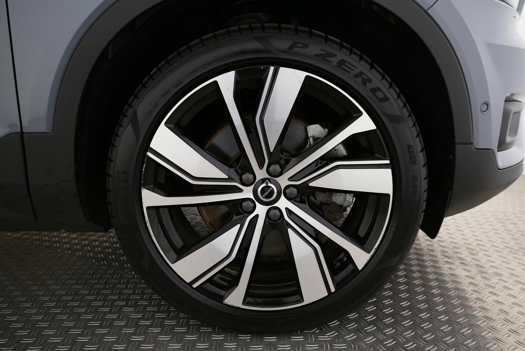 VOLVO XC40 P8 Twin Pro AWD-image-15
