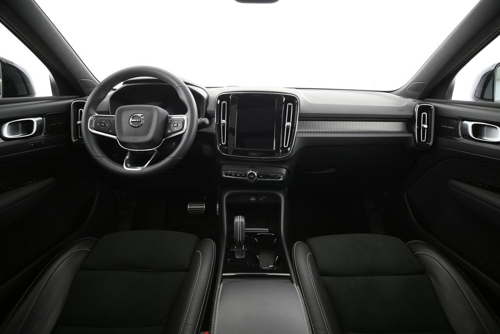 VOLVO XC40 P8 Twin Pro AWD-image-5