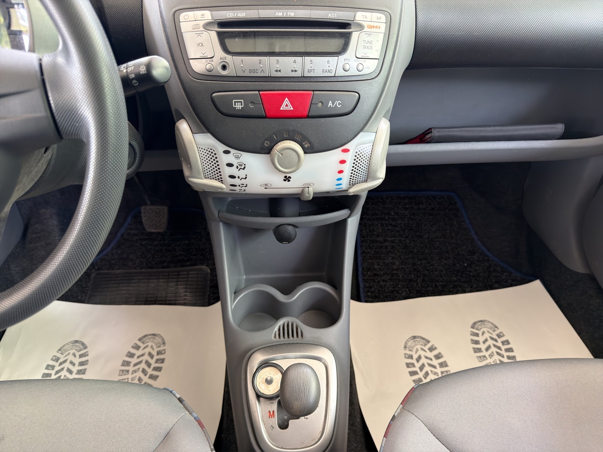 CITROEN C1 1.0i Chic (SX) SensoDrive-image-12