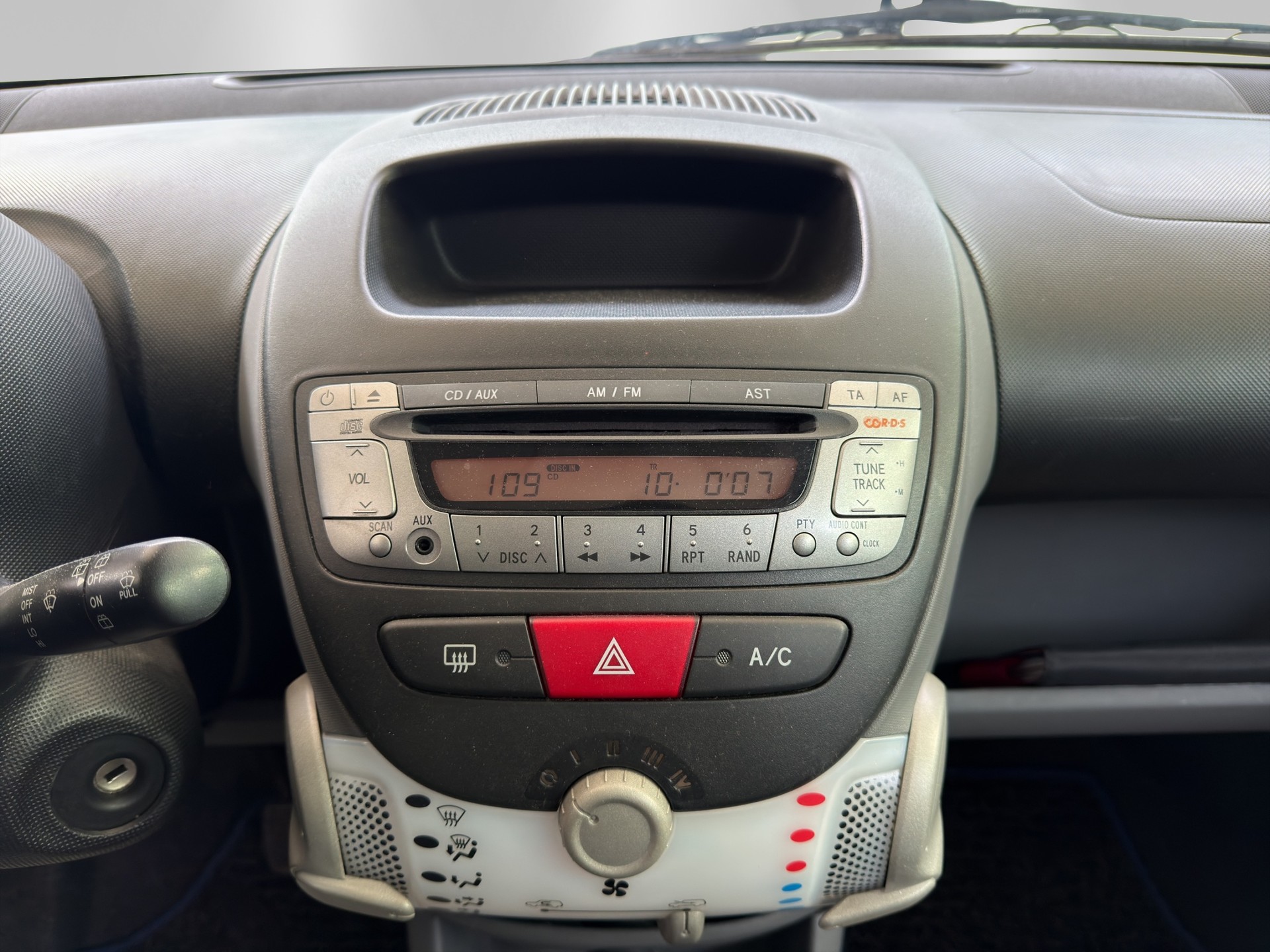CITROEN C1 1.0i Chic (SX) SensoDrive-image-11