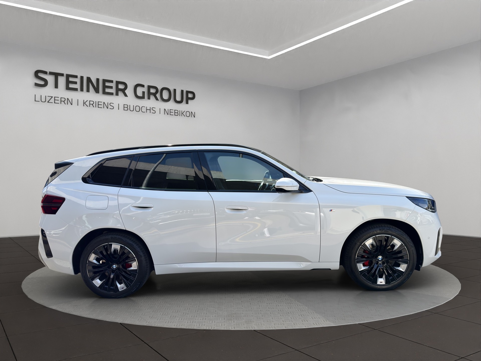 BMW X3 xDrive 30e M Sport Pro-showroom-element-3