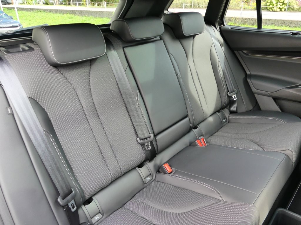 SKODA Enyaq 4x4 RS-image-12