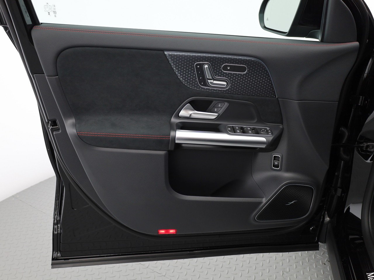 MERCEDES-BENZ GLA 250 4Matic 8G-DCT-image-14