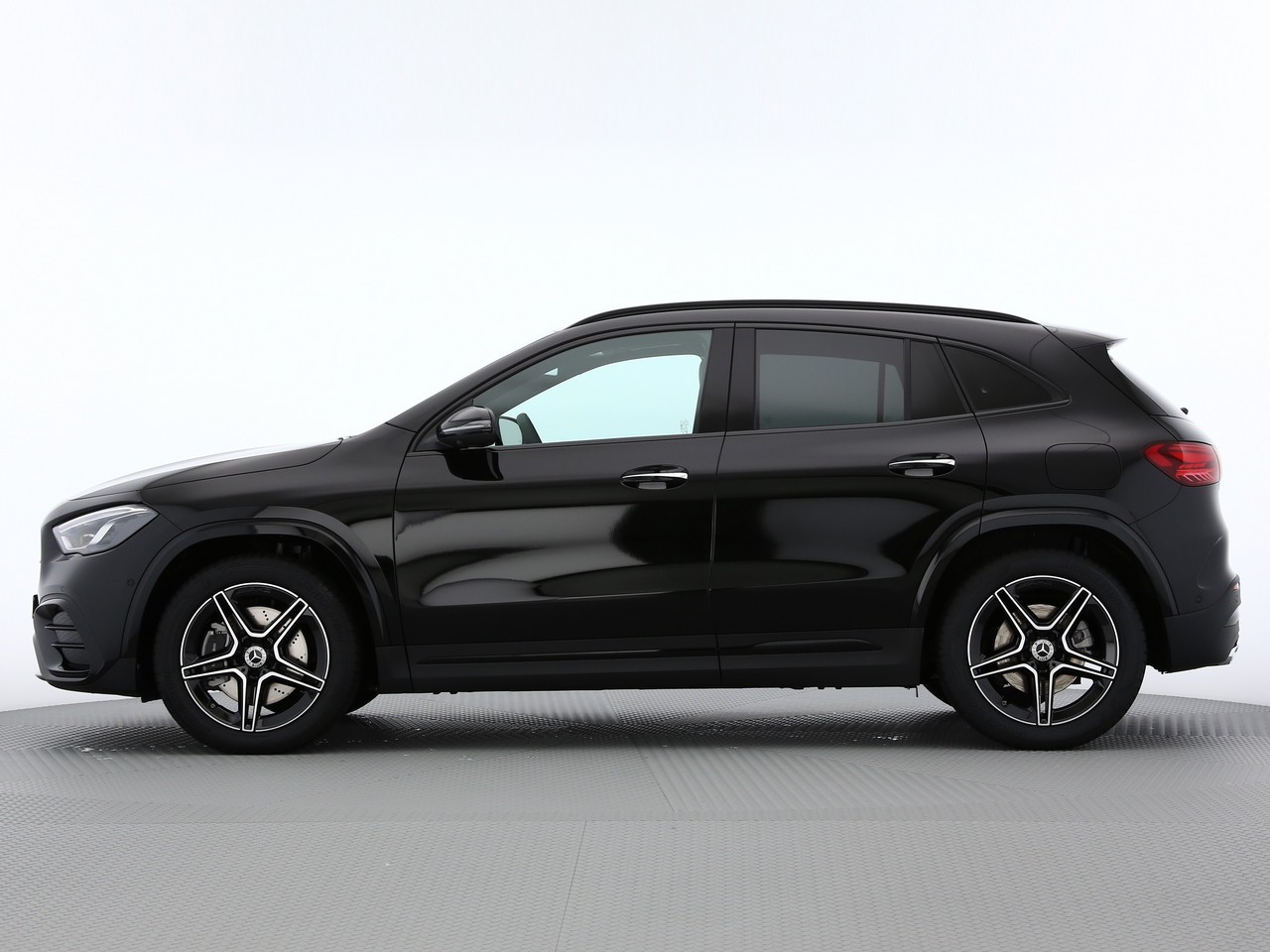 MERCEDES-BENZ GLA 250 4Matic 8G-DCT-showroom-element-2