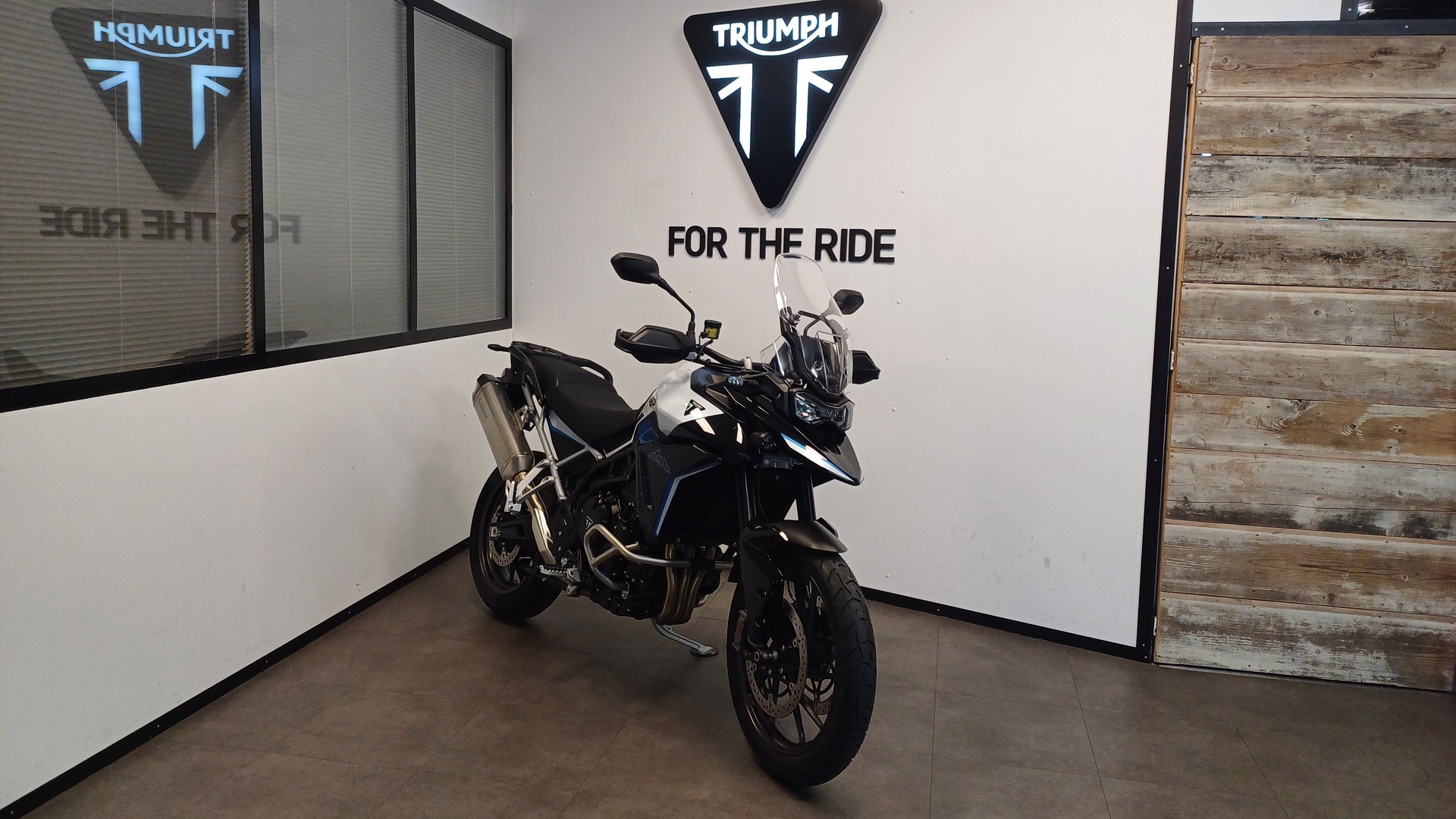 TRIUMPH Triumph Tiger 900 Alpine Edition "Valise latérales offerte"-image-0