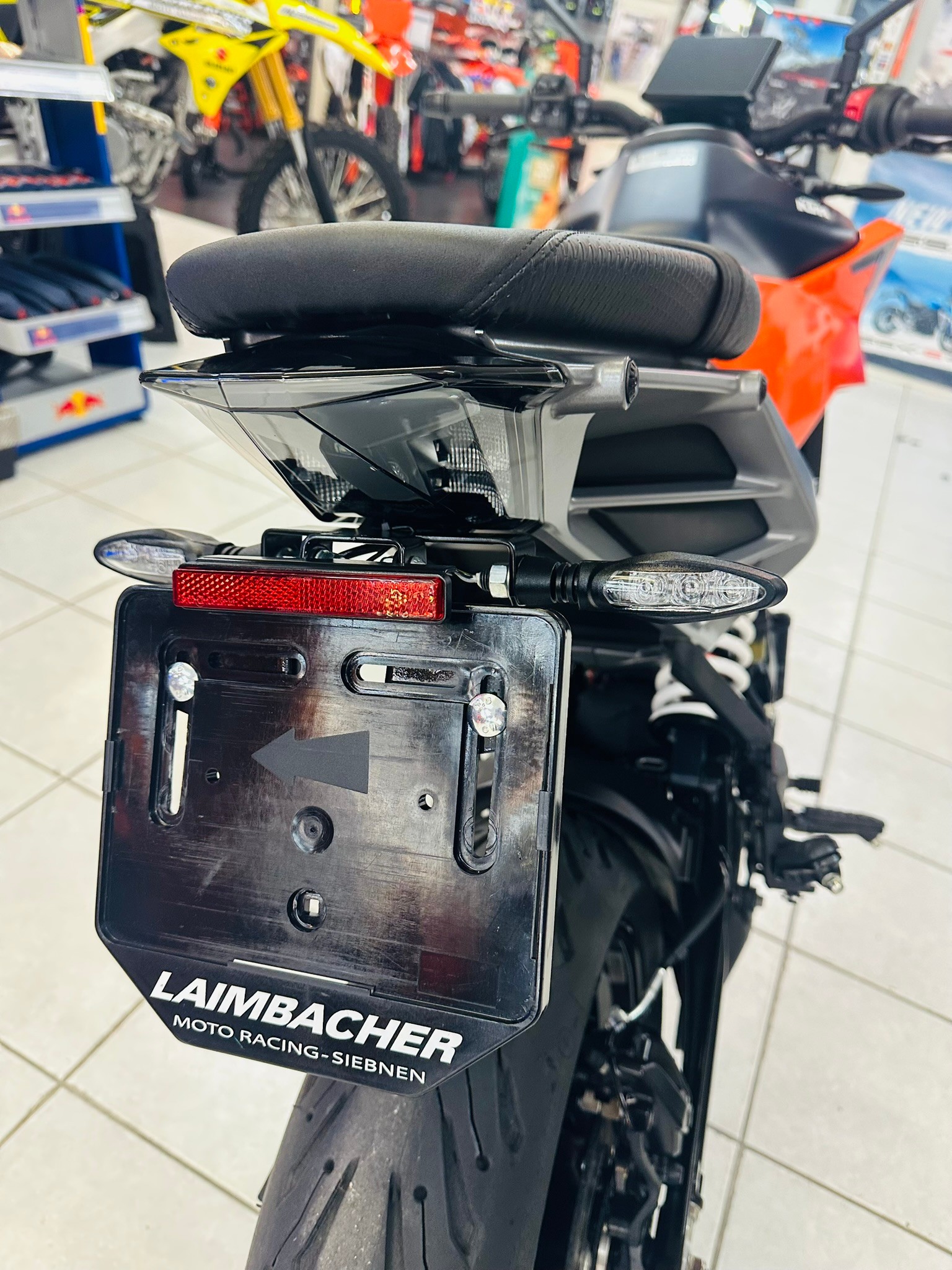 KTM 125 Duke 2024-image-2