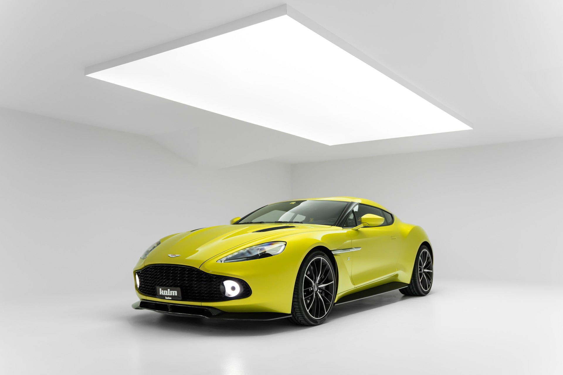 ASTON MARTIN Vanquish Zagato-showroom-element-2