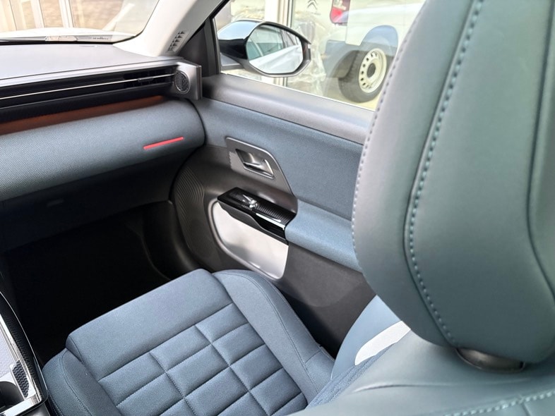CITROEN C5 Aircross 1.2 Hybrid Plus-image-11