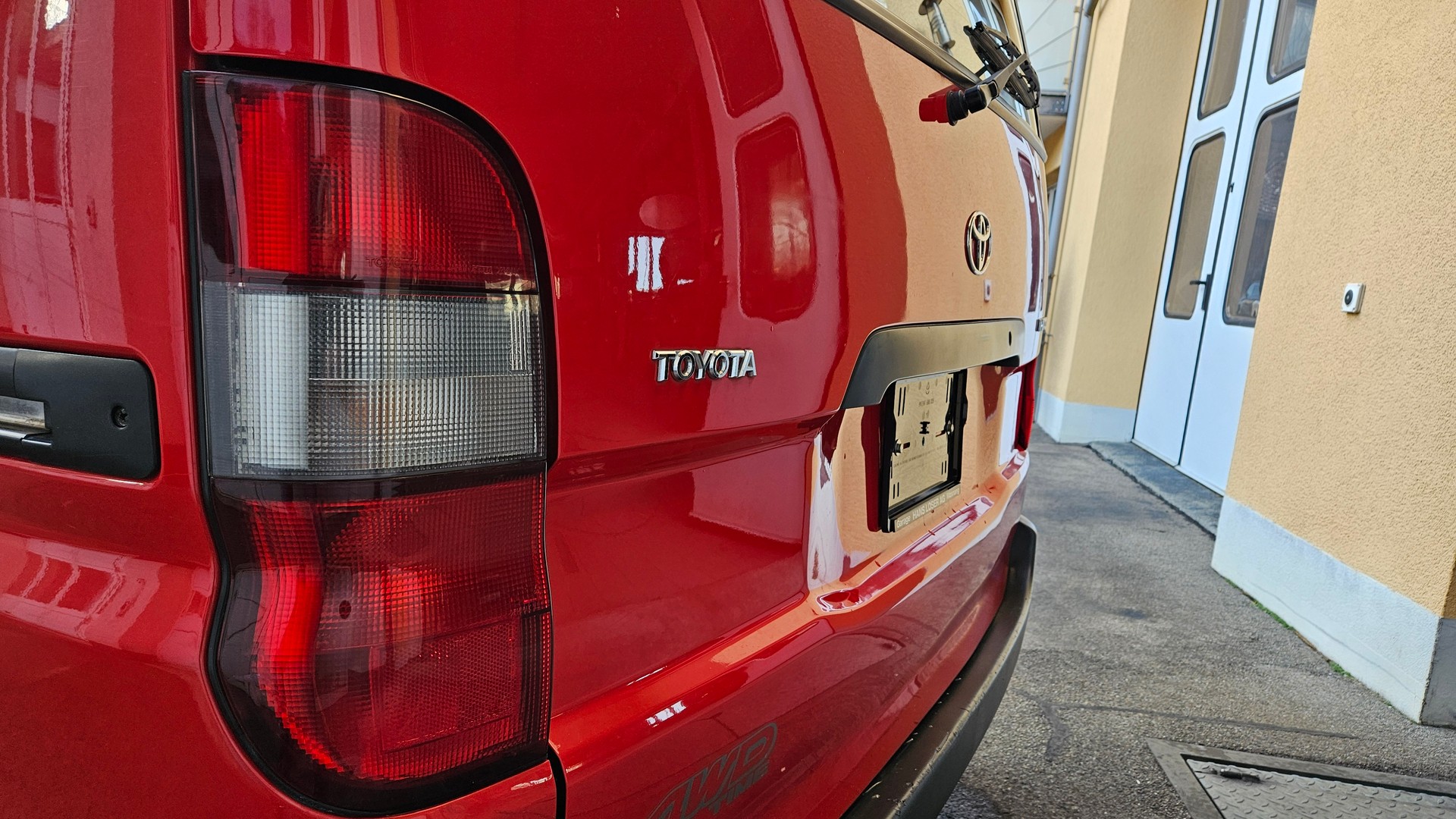 TOYOTA Hiace D-4D LWB 4WD Kombi-image-22