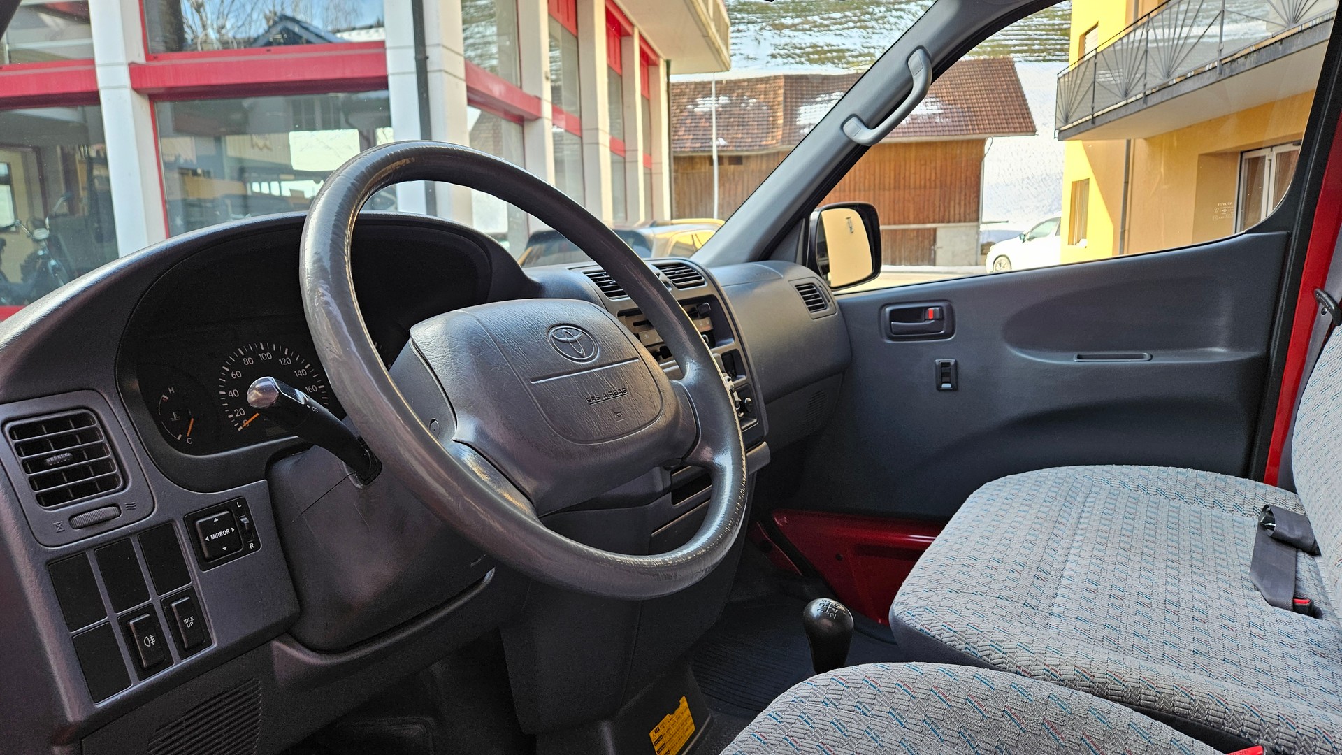 TOYOTA Hiace D-4D LWB 4WD Kombi-image-25
